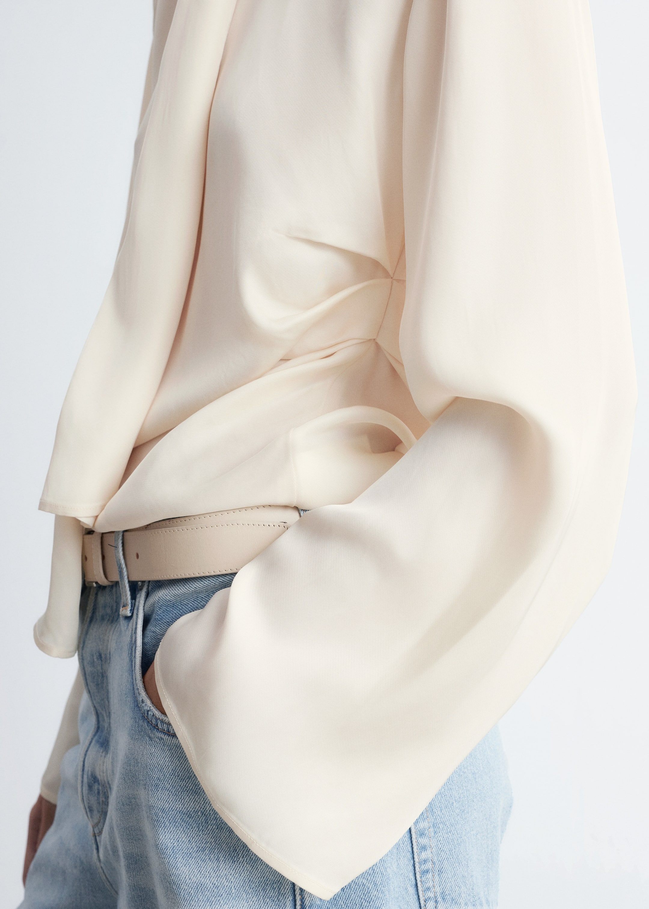 Visualizza immagine più grande: Blusa in raso con dettaglio sciarpa - Beige - DONNA | H&M IT 6