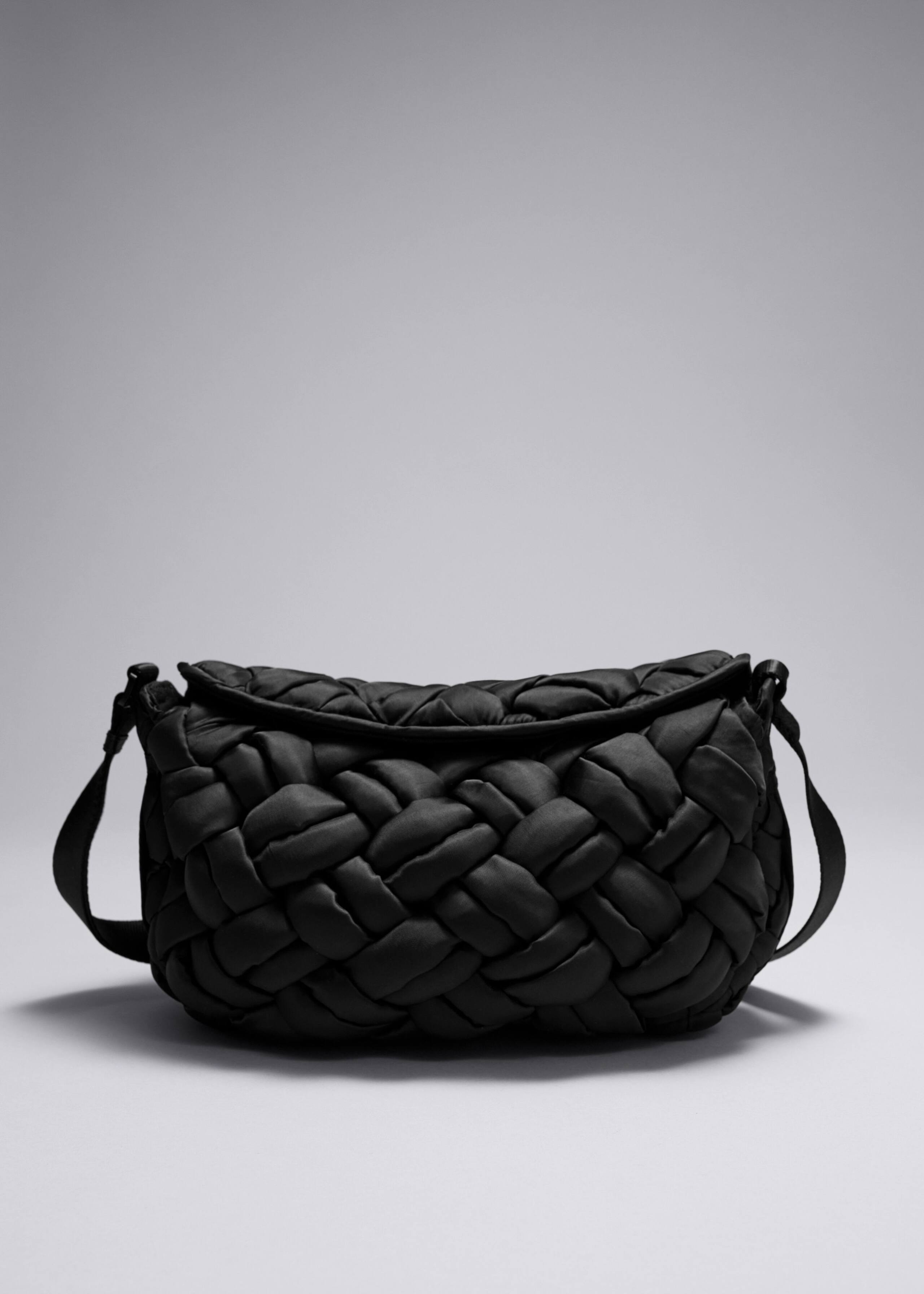 Geflochtene Schultertasche aus Nylon - Schwarz - Stillleben