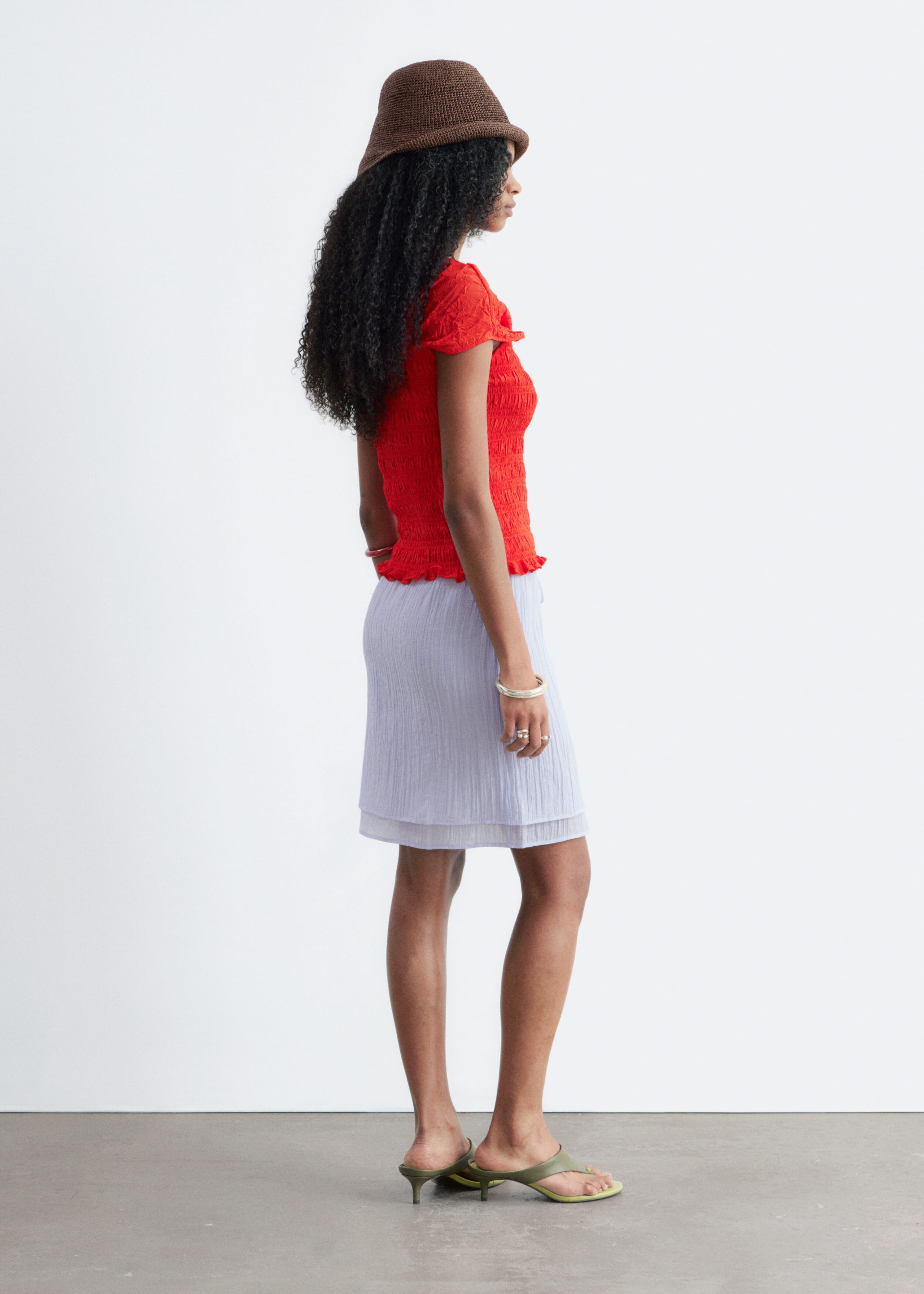 Gesmoktes Oberteil mit U-Boot-Ausschnitt - Beige/Gestreift - Lookbook