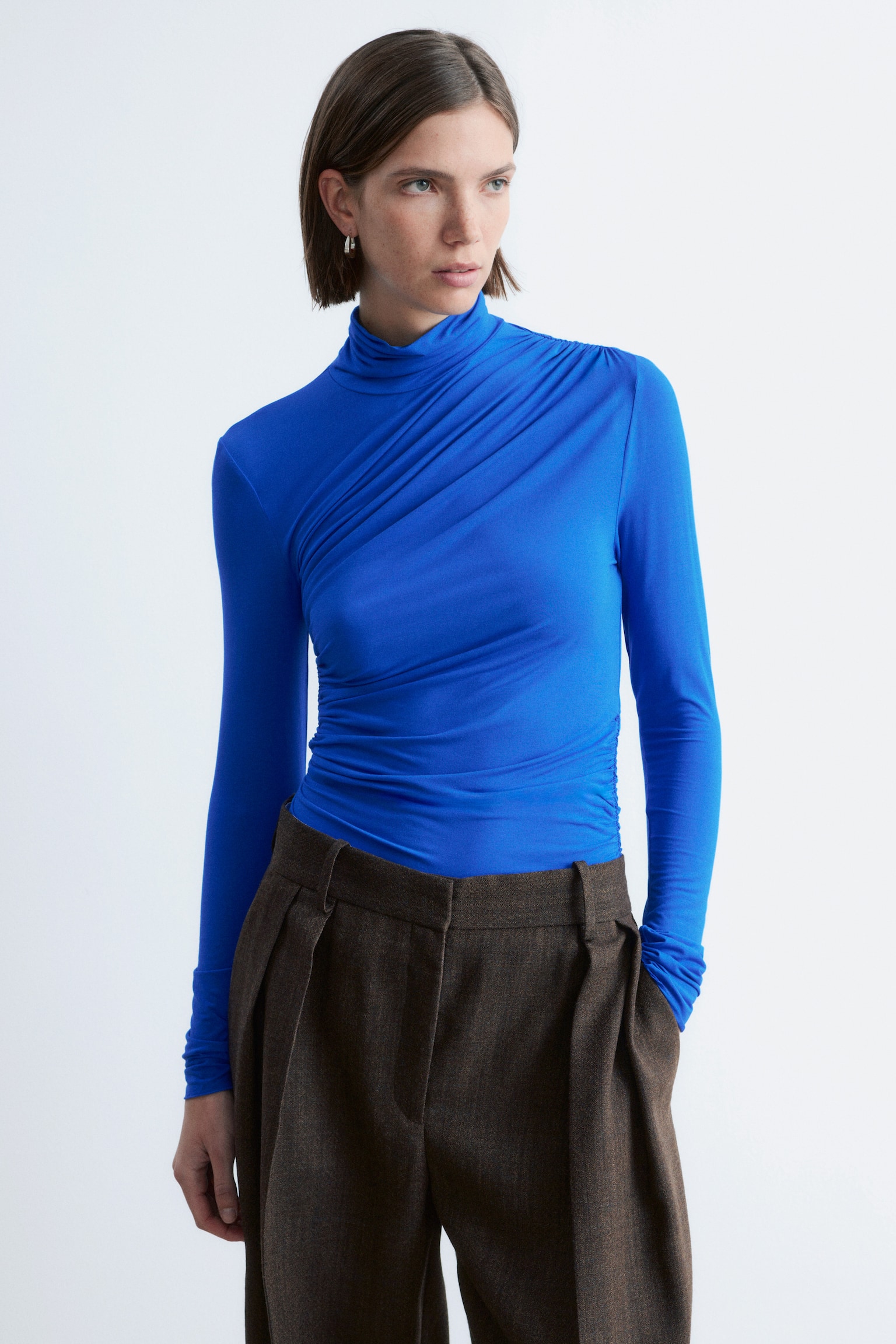 Dolcevita drappeggiato - Blu brillante/Giallo/Rosso - 1