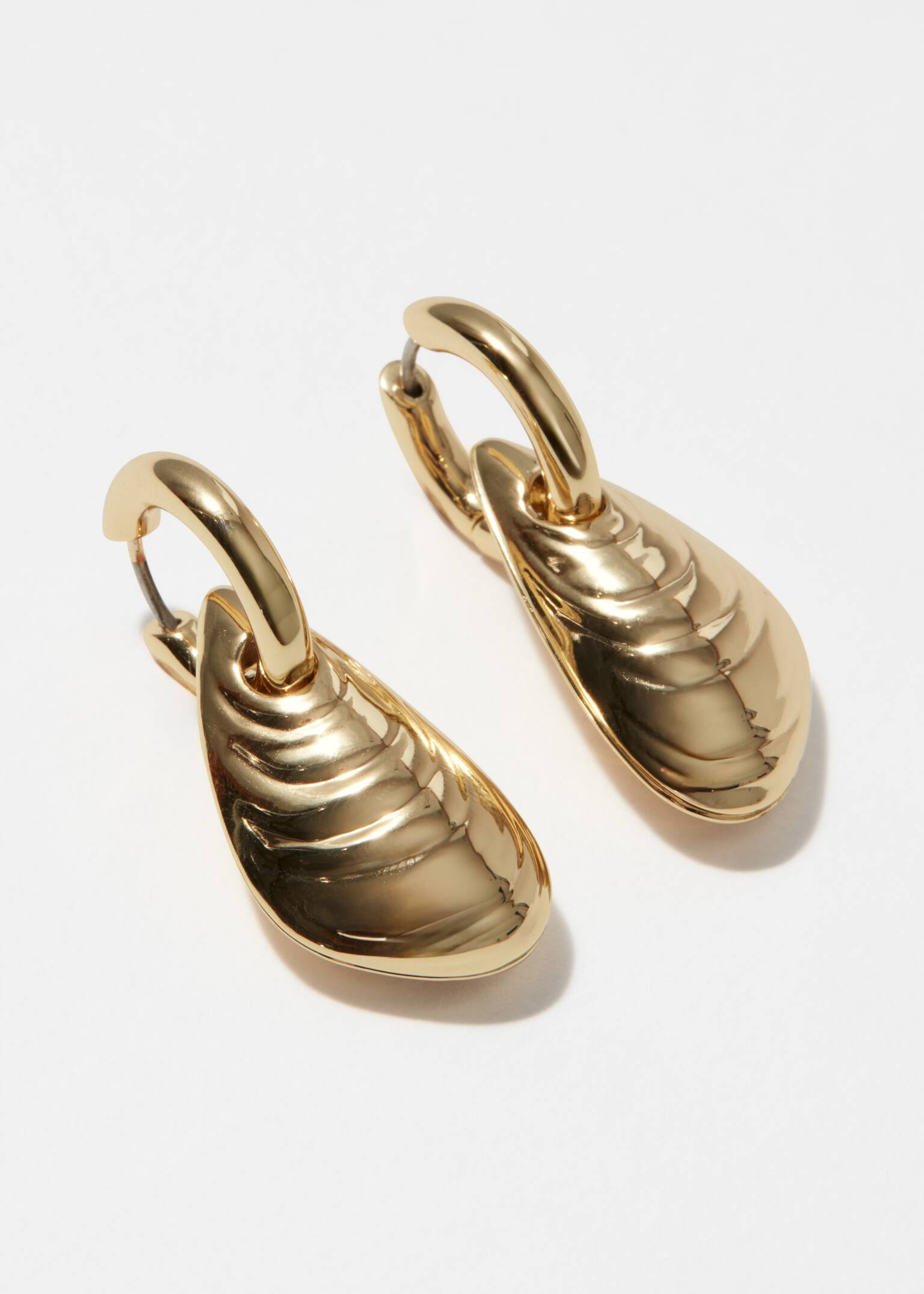 עגילי חישוק עם תליון - זהב - 2