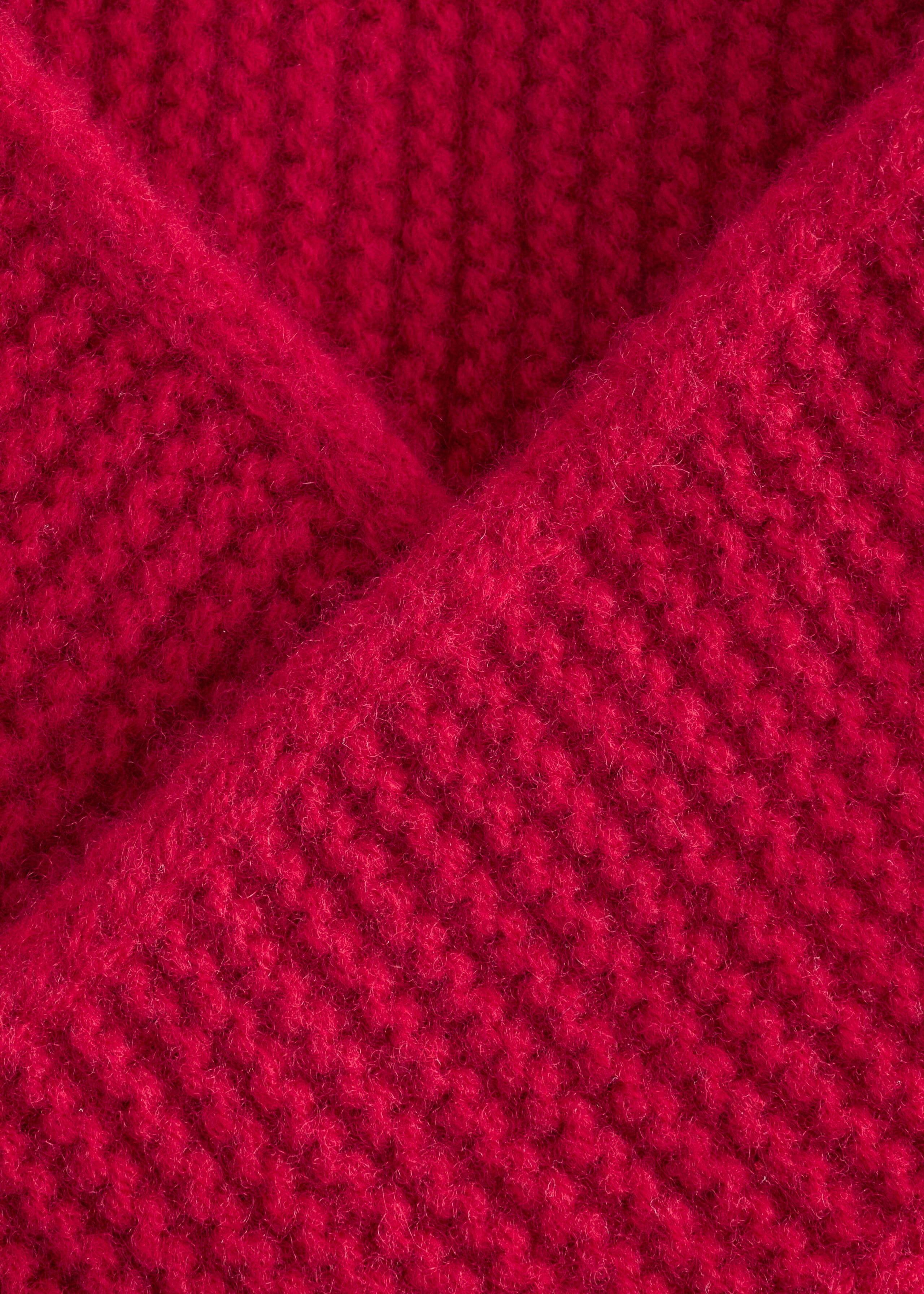 Garter Knit Wool Scarf - {{variantName}} - Descriptive Detail
