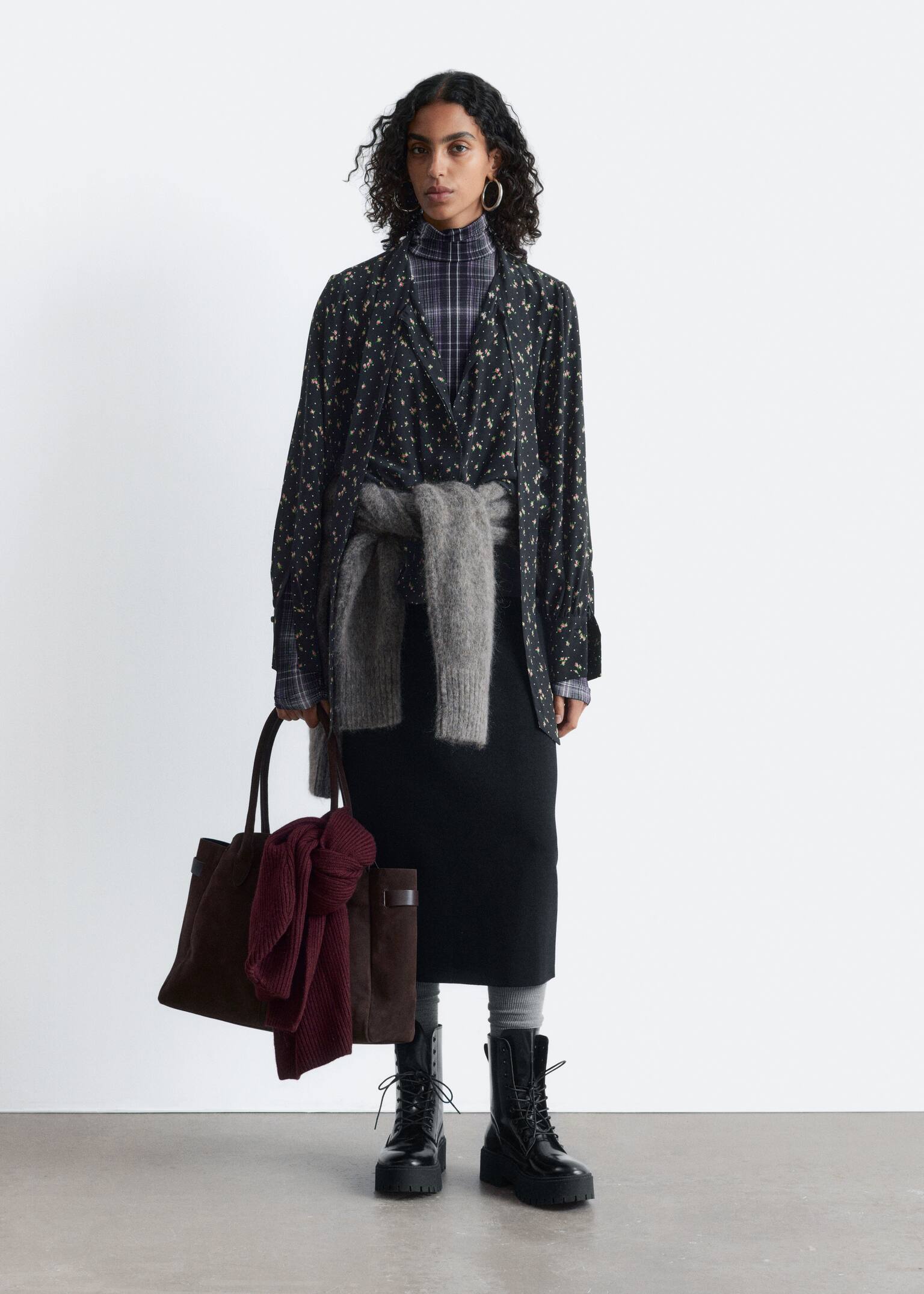 Blouse en soie à nœud lavallière - Noir à motif fleuri/Blanc