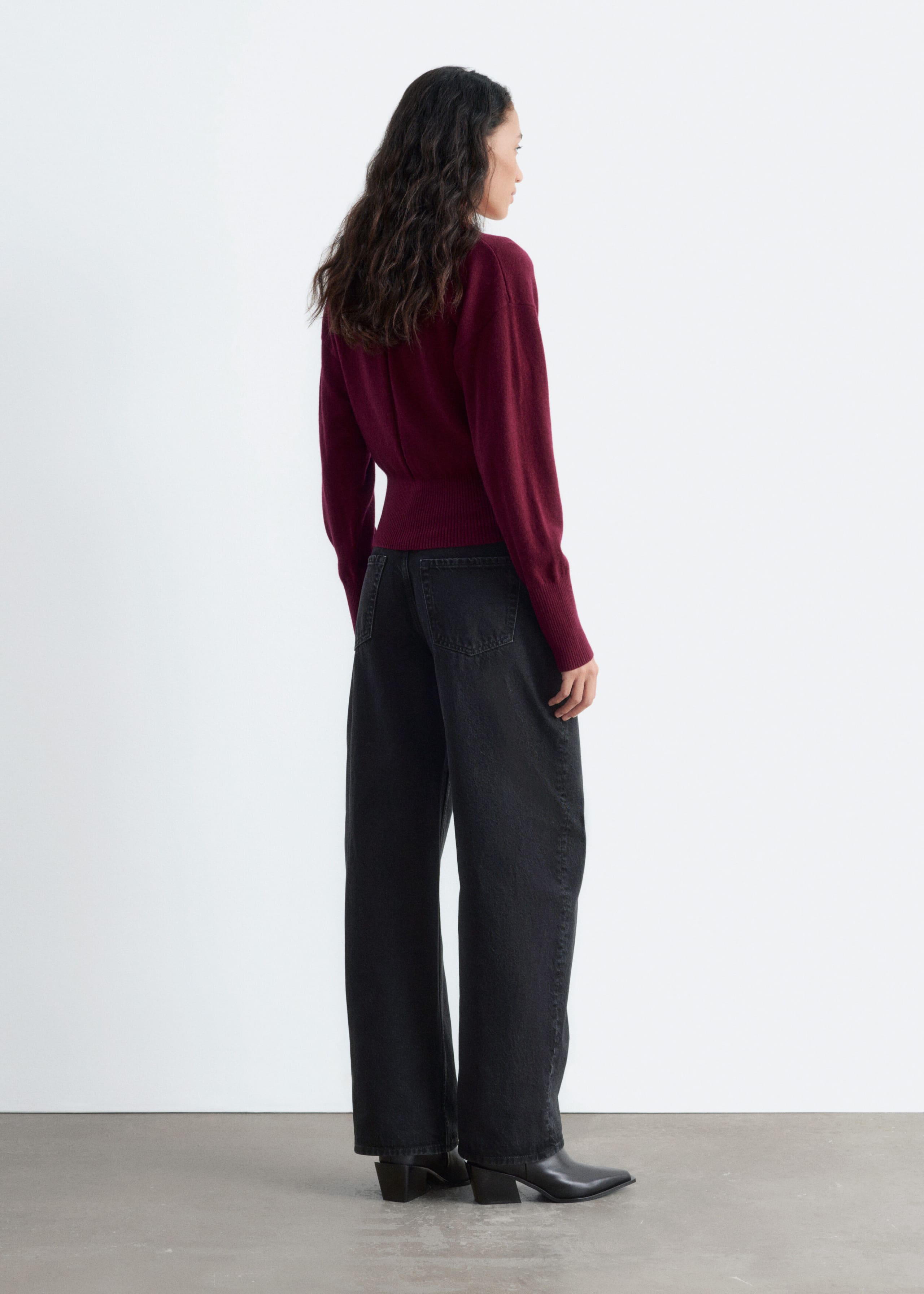 Barrel-Leg Jeans - Light Blue - Lookbook