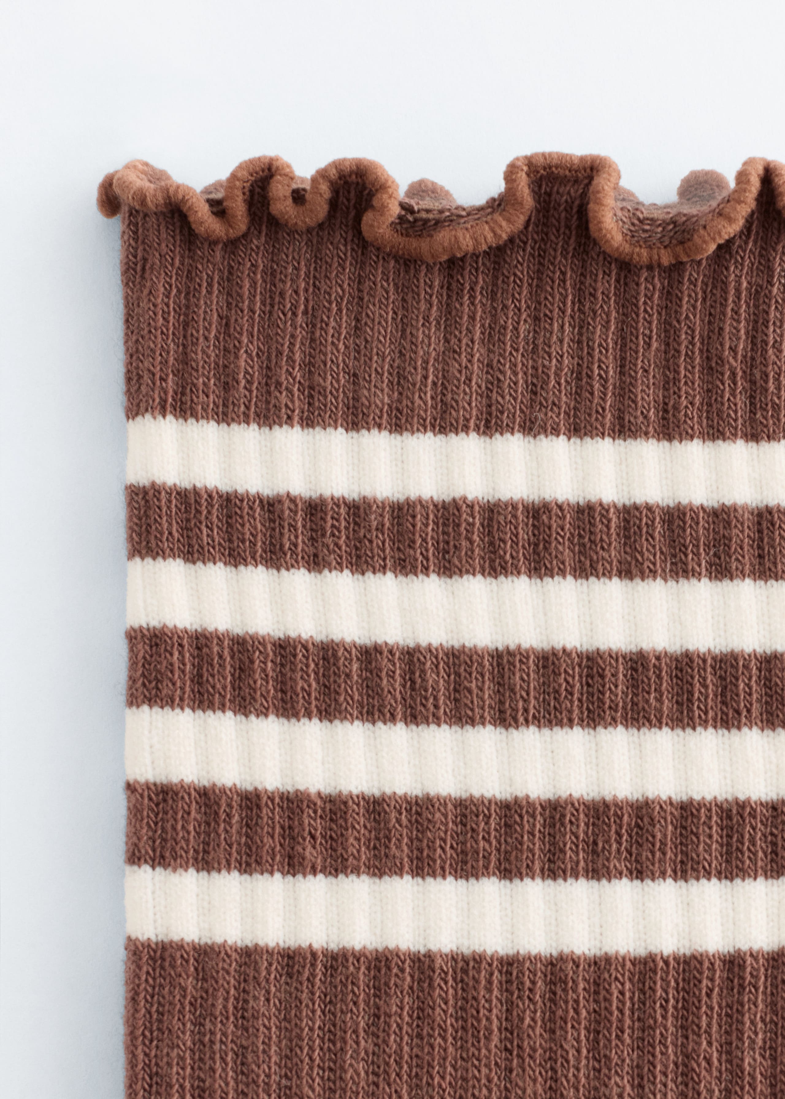 Image of Skarpetki z paski z falbankami