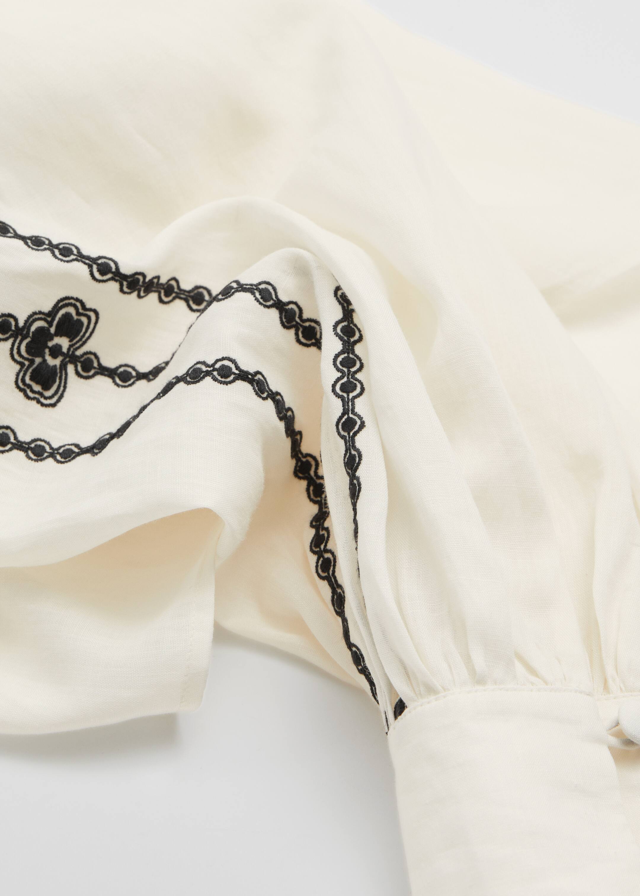 Se større billede: Broderet bluse - Elfenben/sort broderi - DAME | H&M DK 2