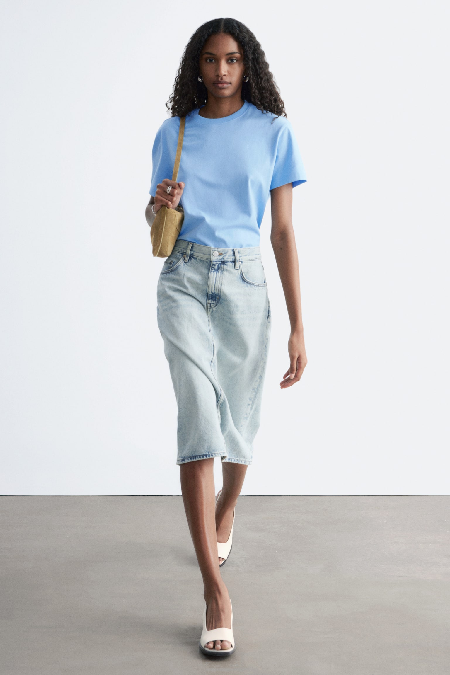 Bavlněné tričko s kulatým výstřihem - Světle Modrá/Žlutá/Bílá/Světle růžová/Tmavě hnědá/Černá/Námořnické/Bílé Pruhy/Červená - 4