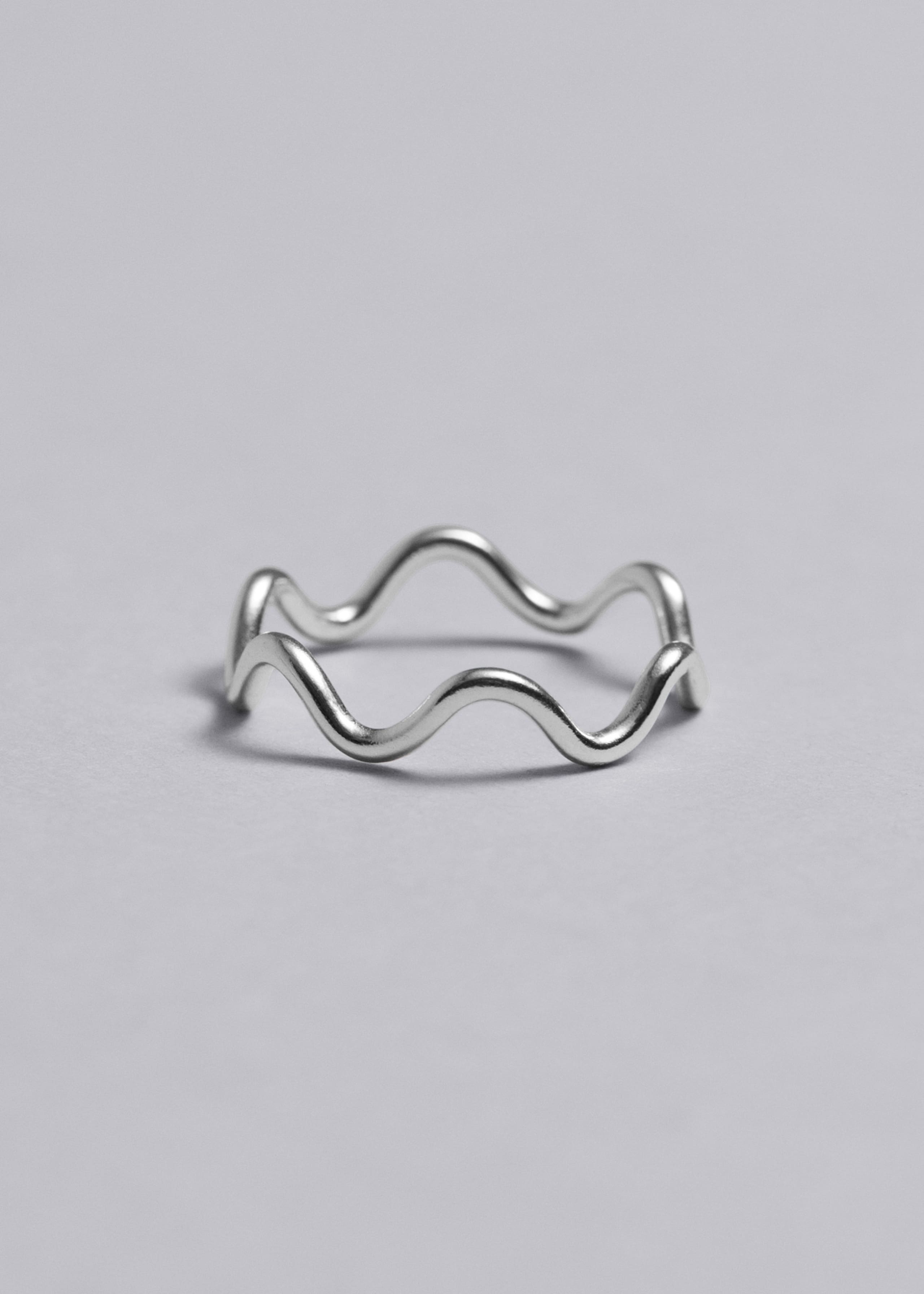 Delicado anillo ondulado - Oro - Bodegón