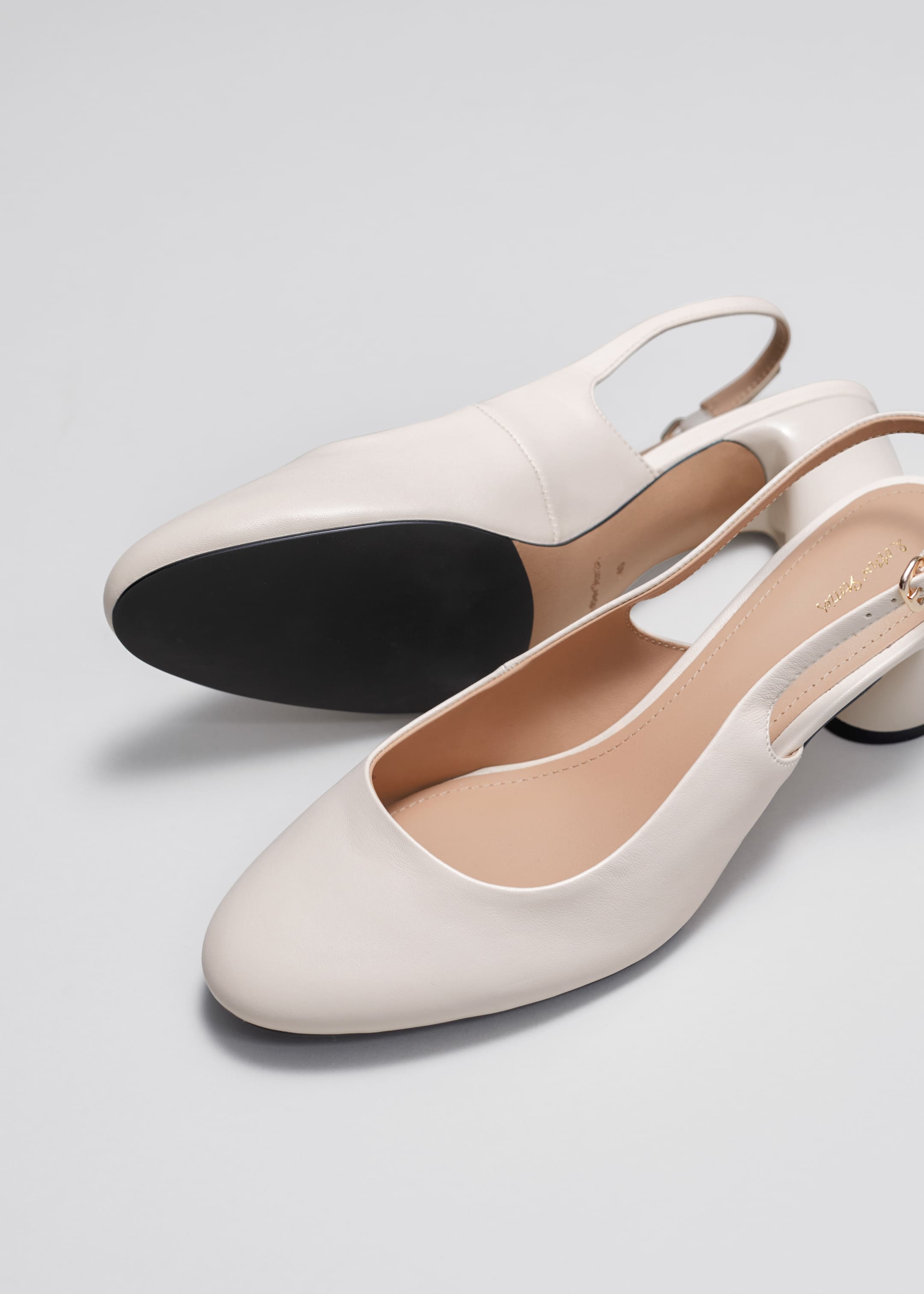 Grotere afbeelding bekijken: Leren pumps met hielbandje en blokhak - Crème - DAMES | H&M NL 3