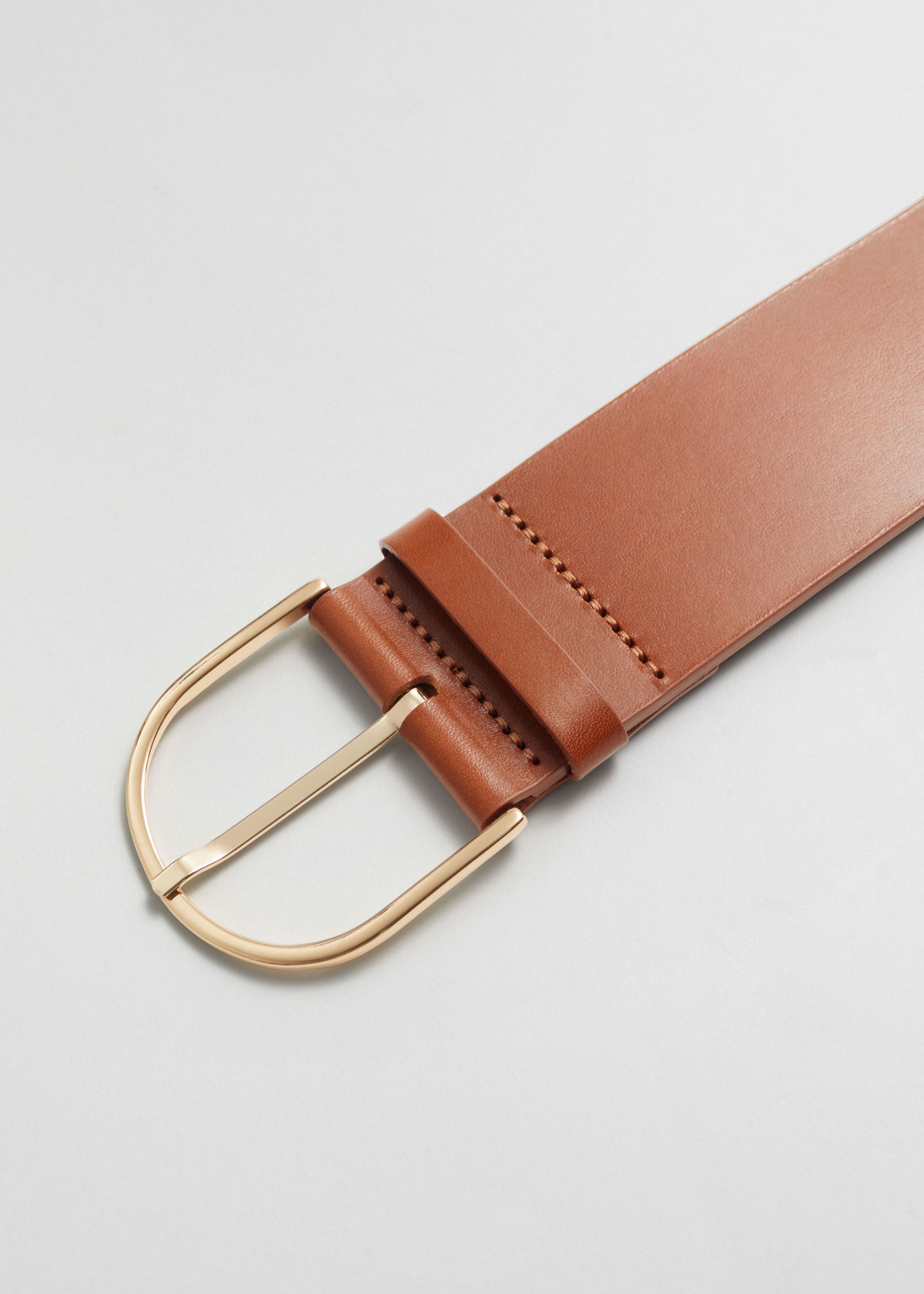 High-Waist Leather Belt - {{variantName}} - Descriptive Detail
