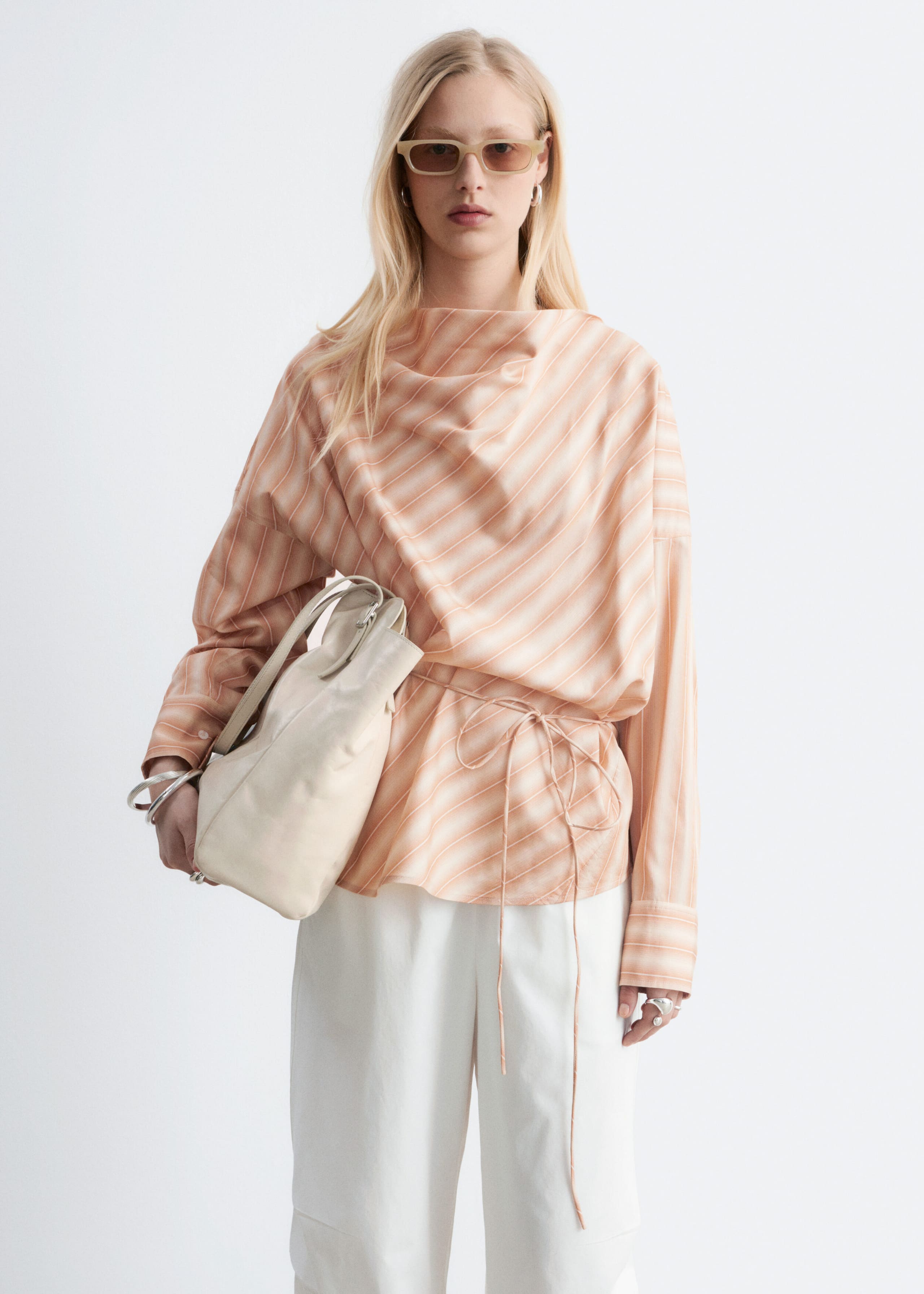 Image of Bluzka w paski z lejącym dekoltem