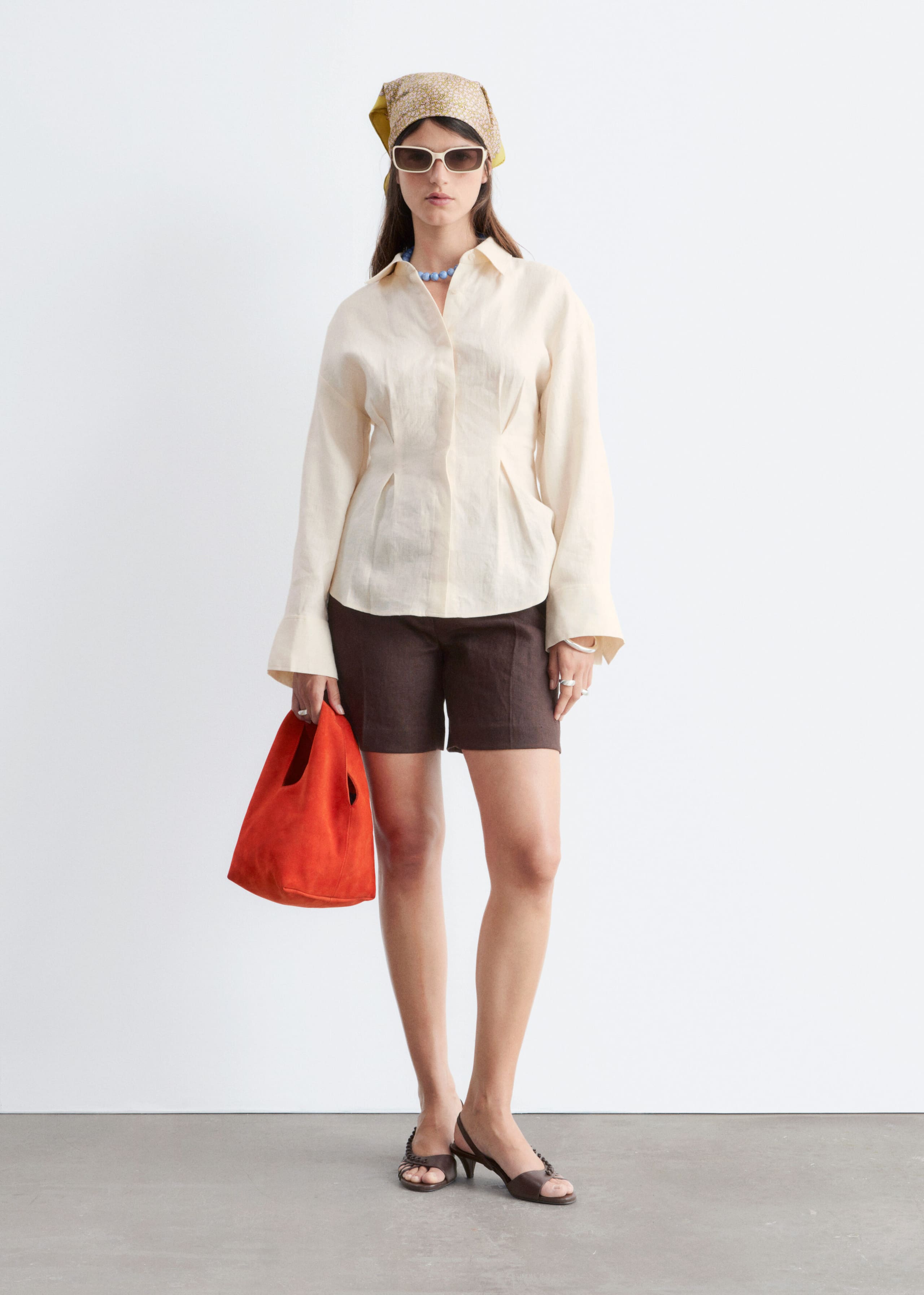 Linneskjorta med plisserad midja – Light Beige – lookbook