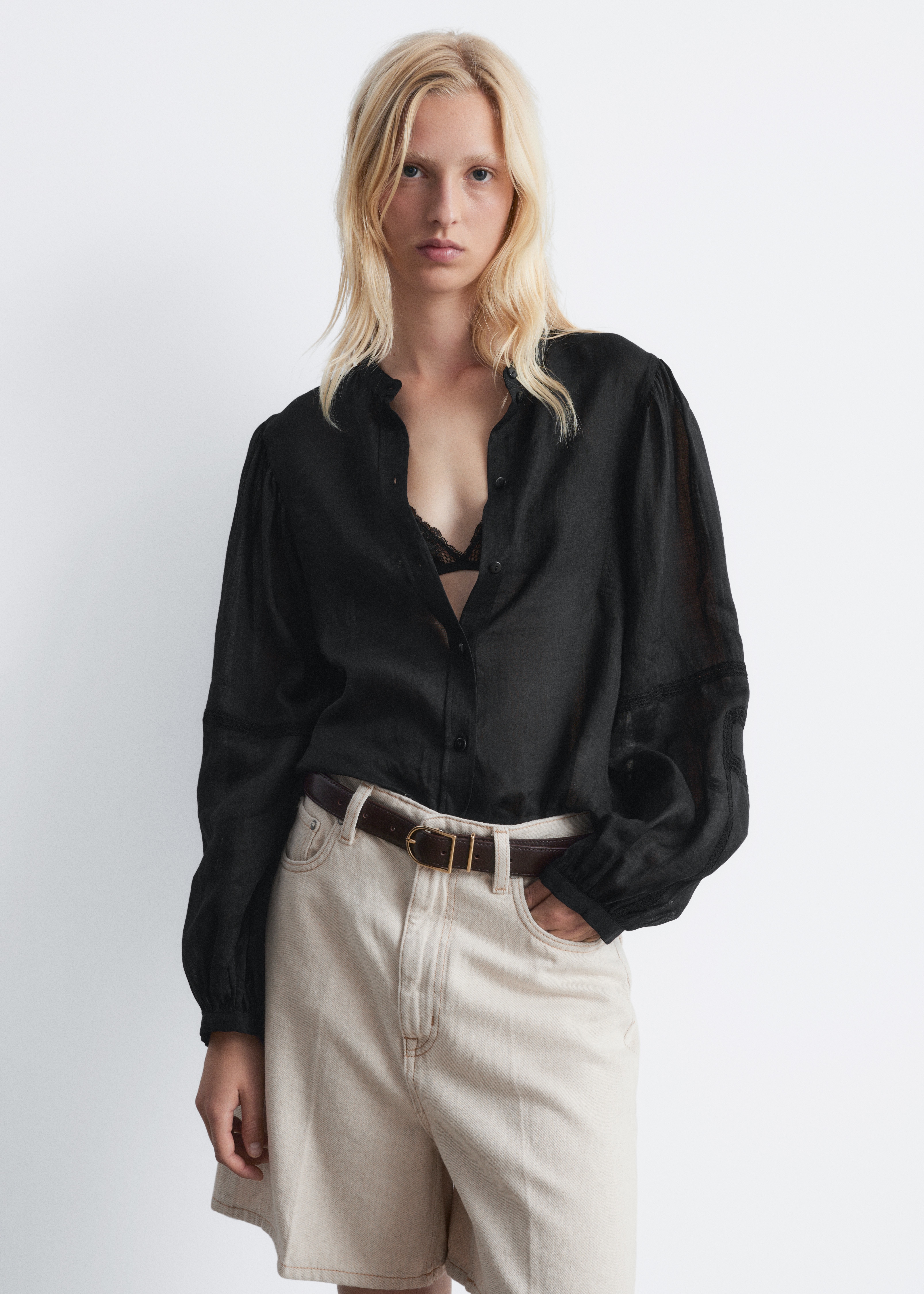 Blus med voluminösa ärmar - Svart/Persika