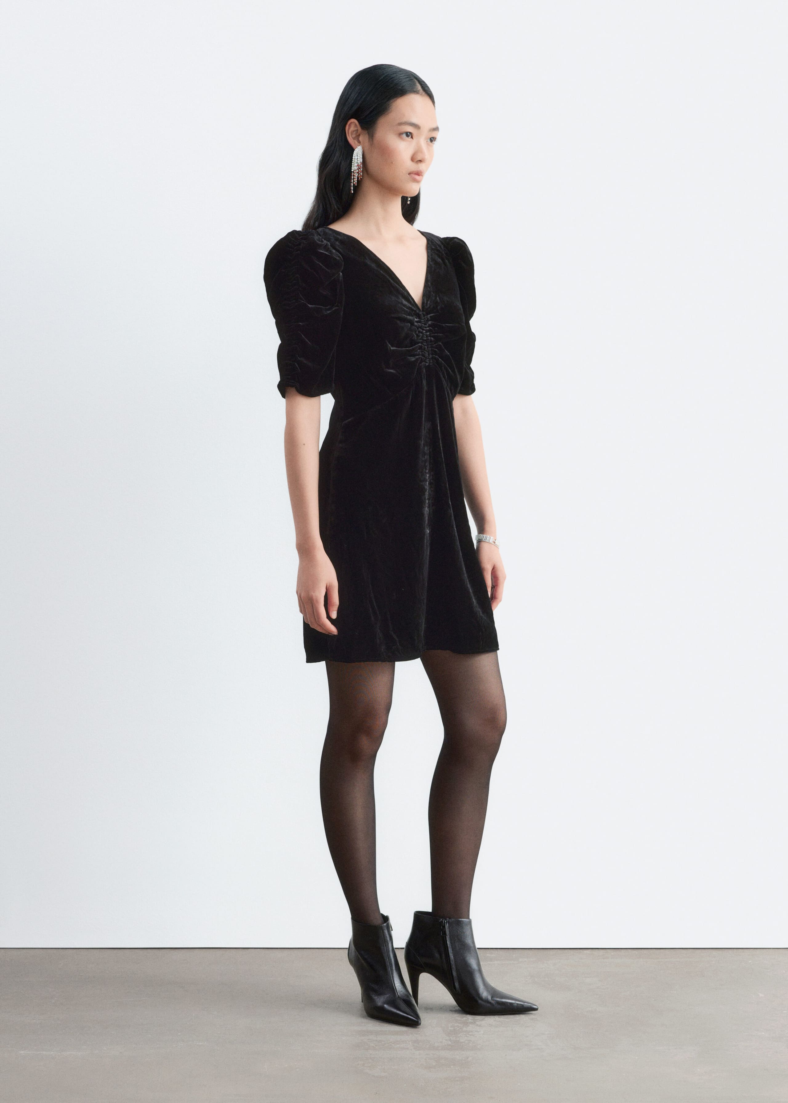 Ruched Velvet Dress - Black - Lookbook