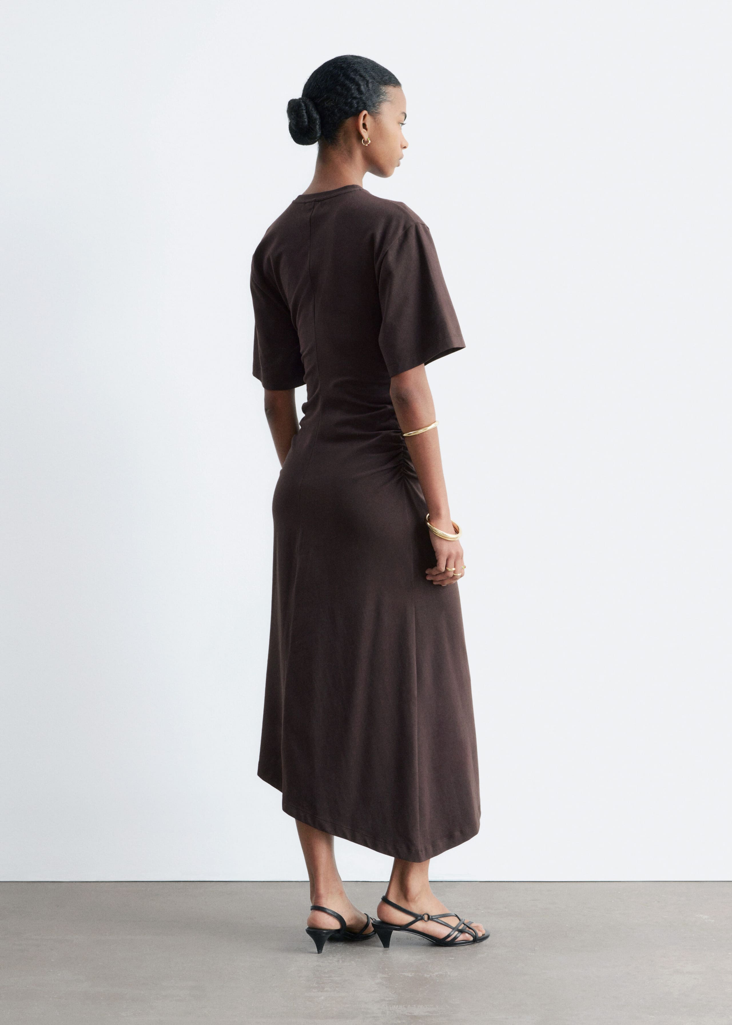 Image of Vestido midi asimétrico tipo camiseta