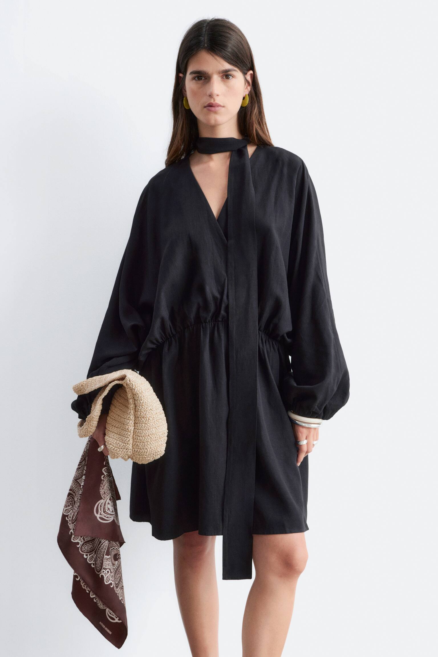 Kopertowa sukienka mini z szalikiem - Czarny/Biały - 6