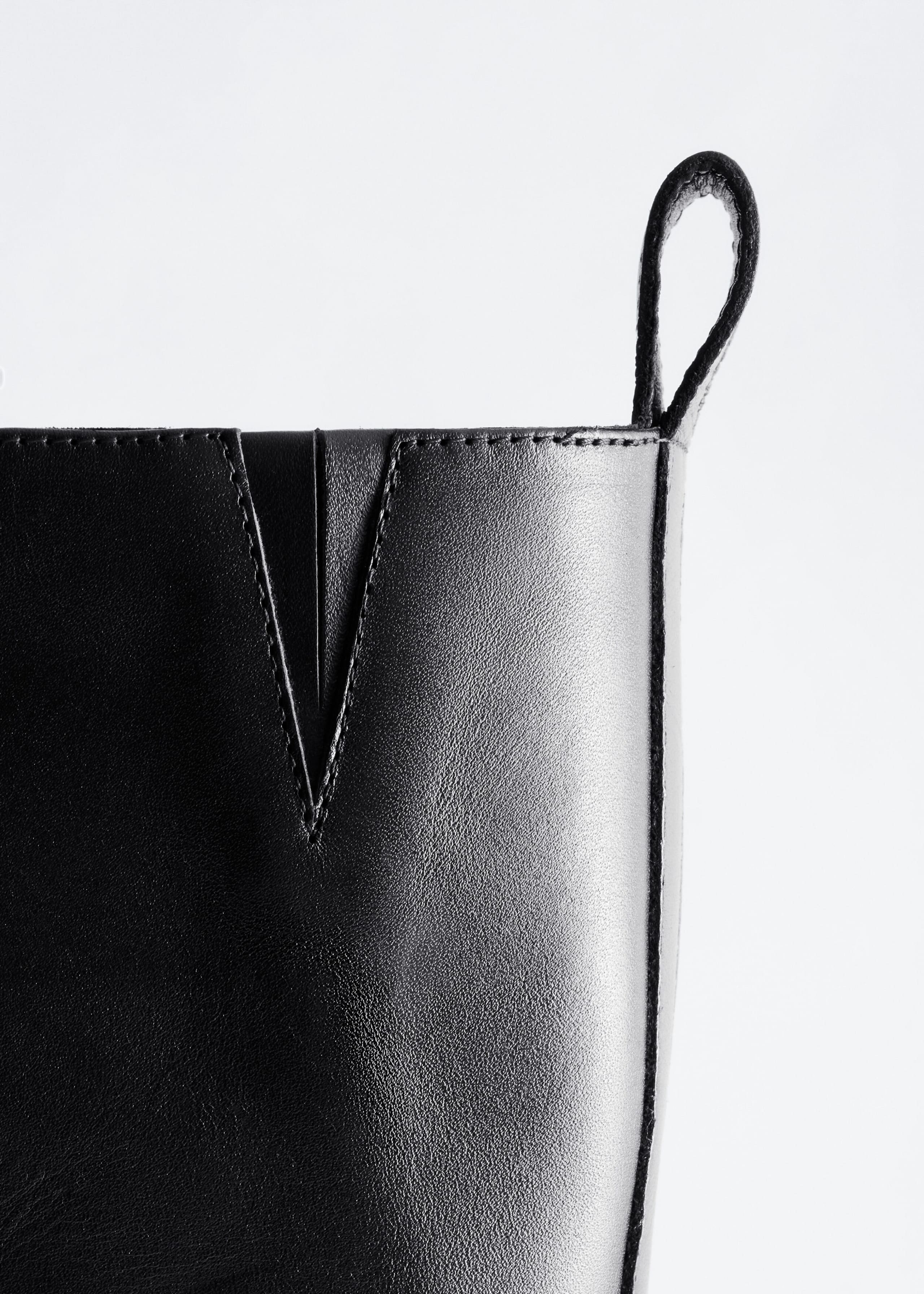 Leather Riding Boots - {{variantName}} - Beschreibendes Detail