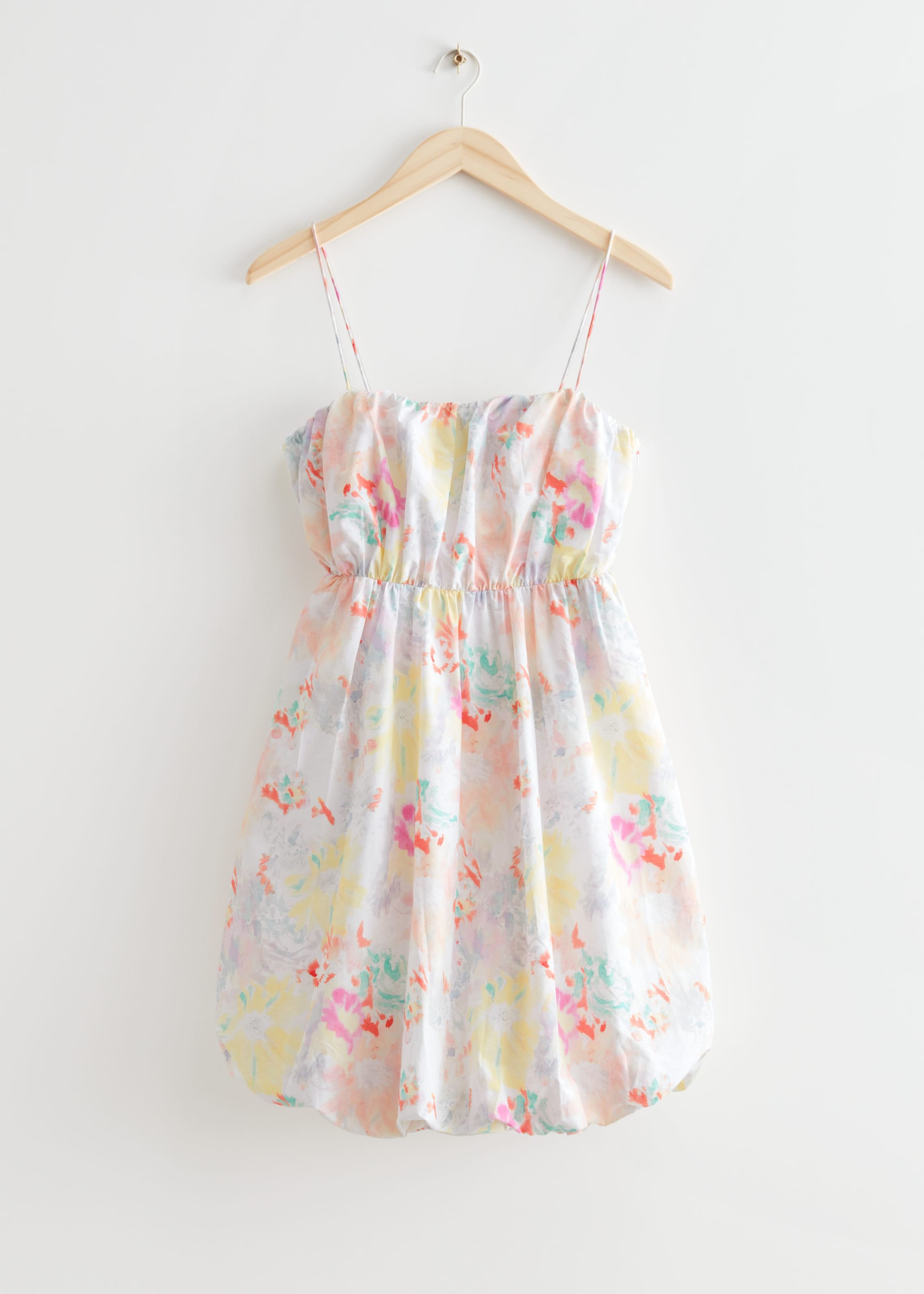 Kort mönstrad klänning med bubbeldesign – Blommönster – stilleben