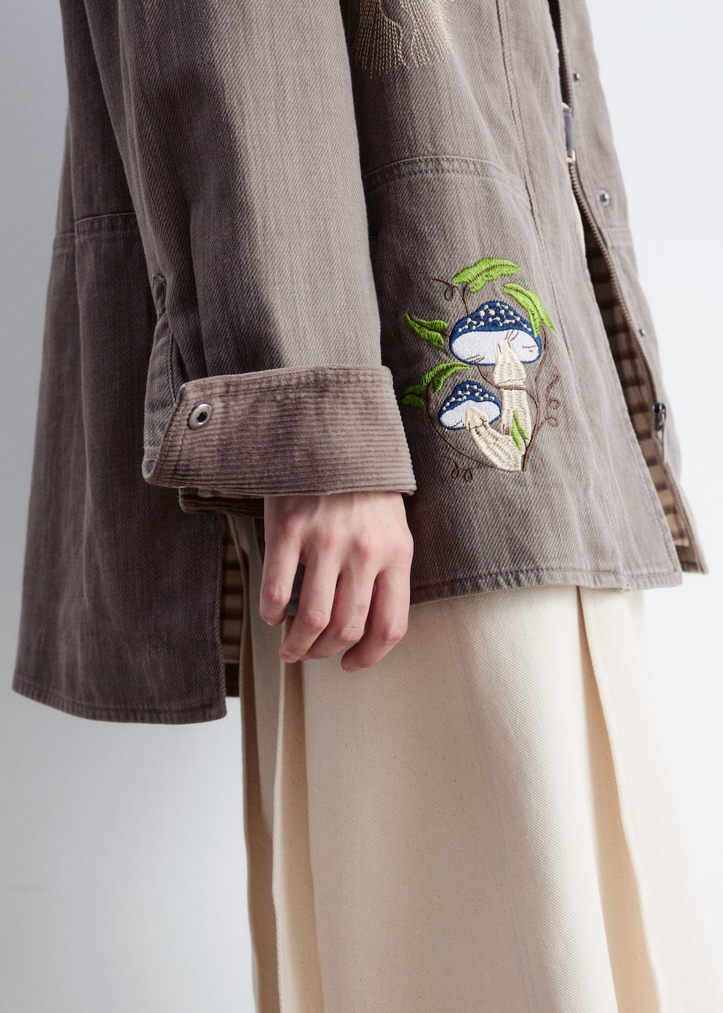 Image of Bestickte Hemdjacke