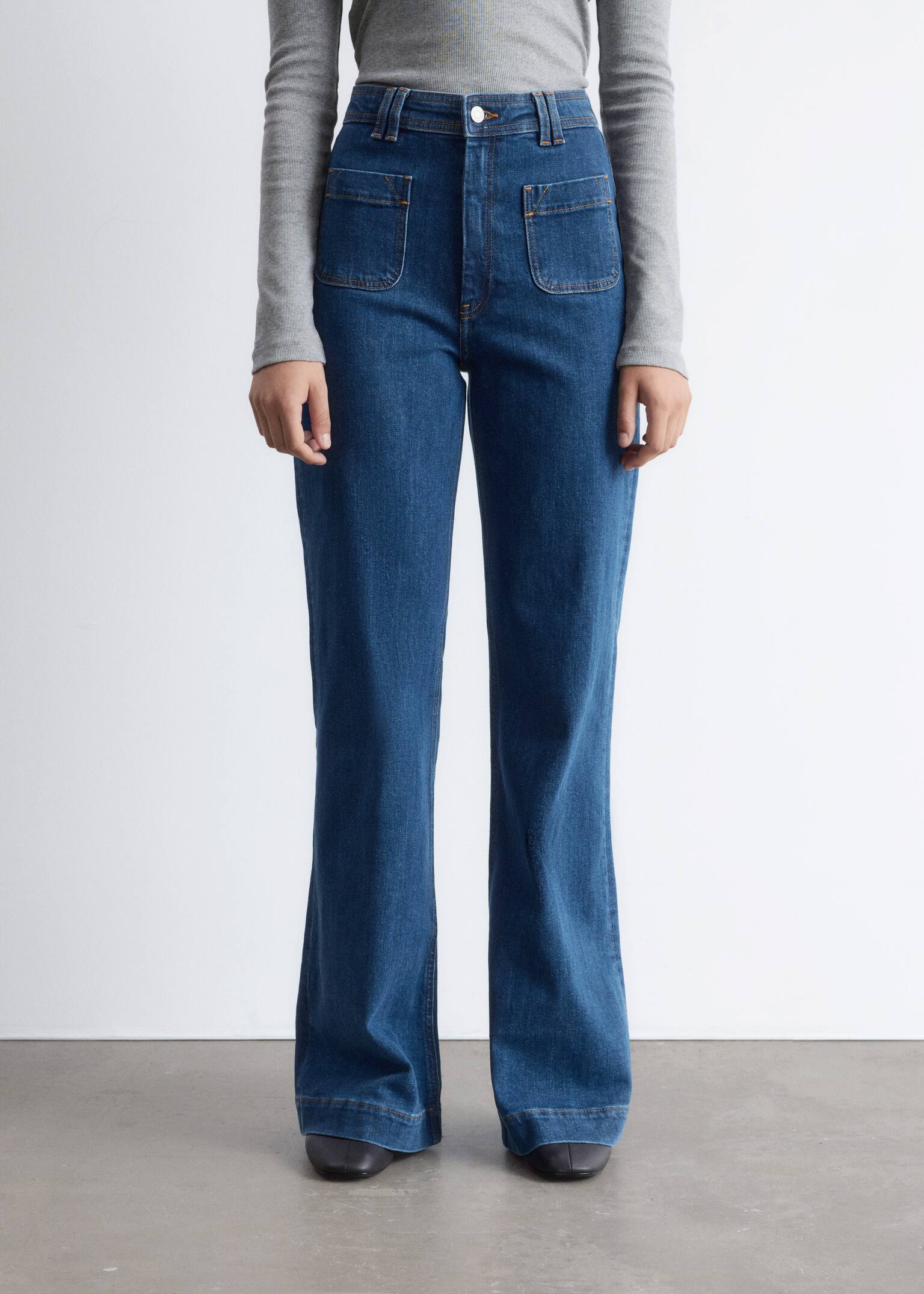 High-Waist Flared Jeans - Blue/Mid Wash - 5