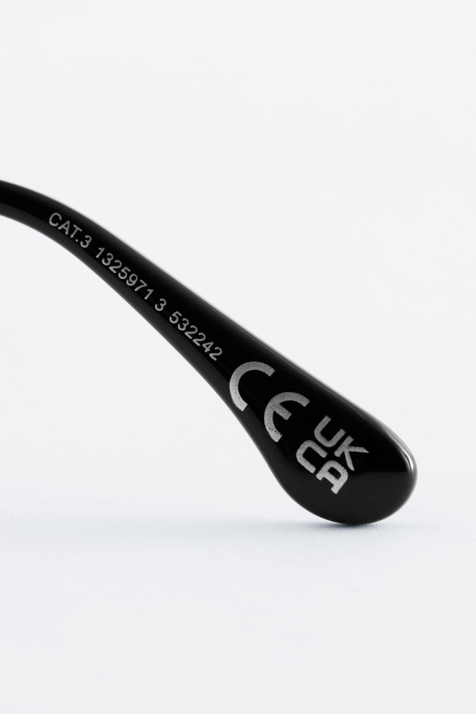 Gafas de sol ovaladas con montura de alambre - Negro/Oro - 6