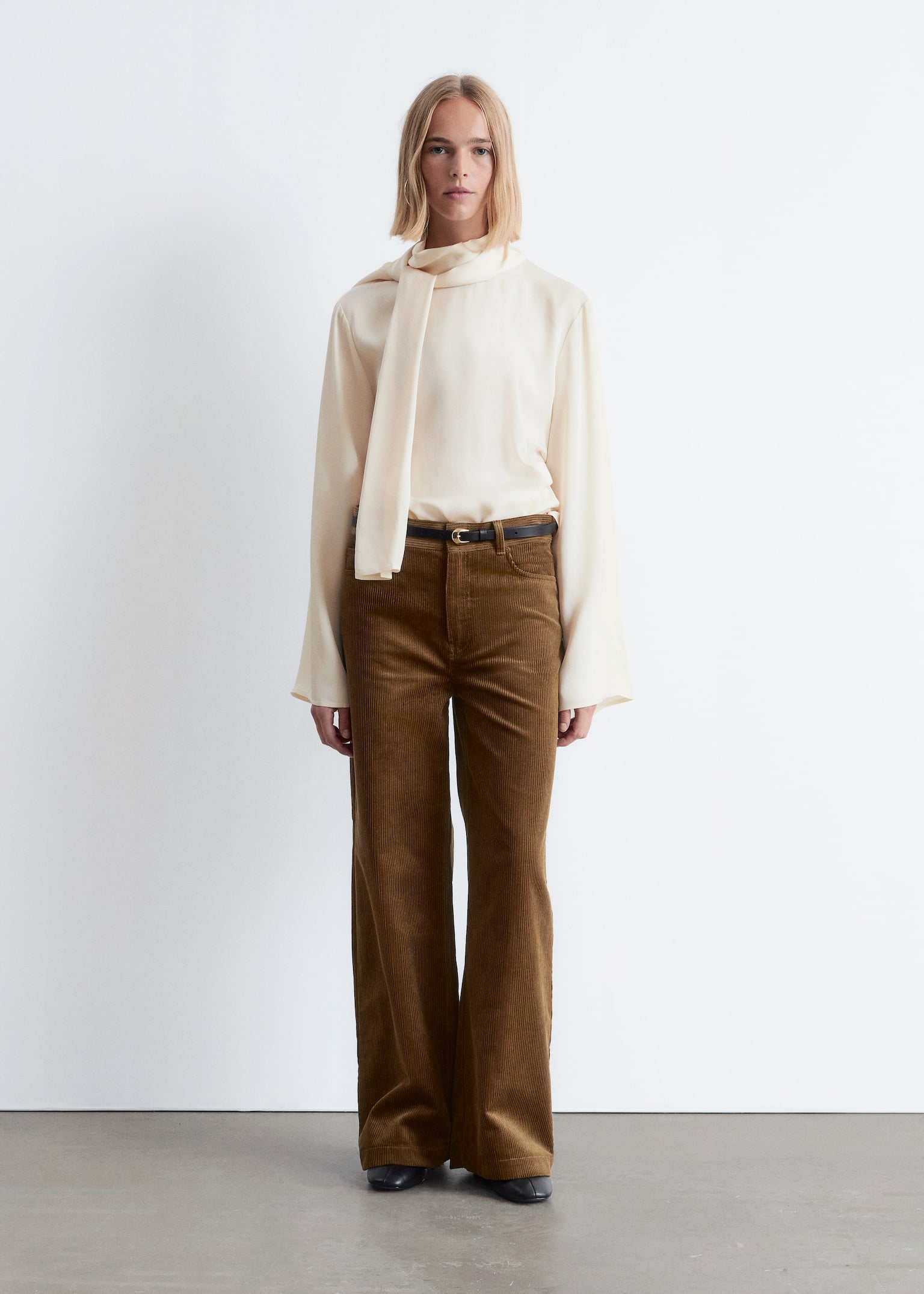 Cordhose mit weitem Bein - Mittelbraun/Graubraun/Dunkelrot/Creme/Dunkelbraun