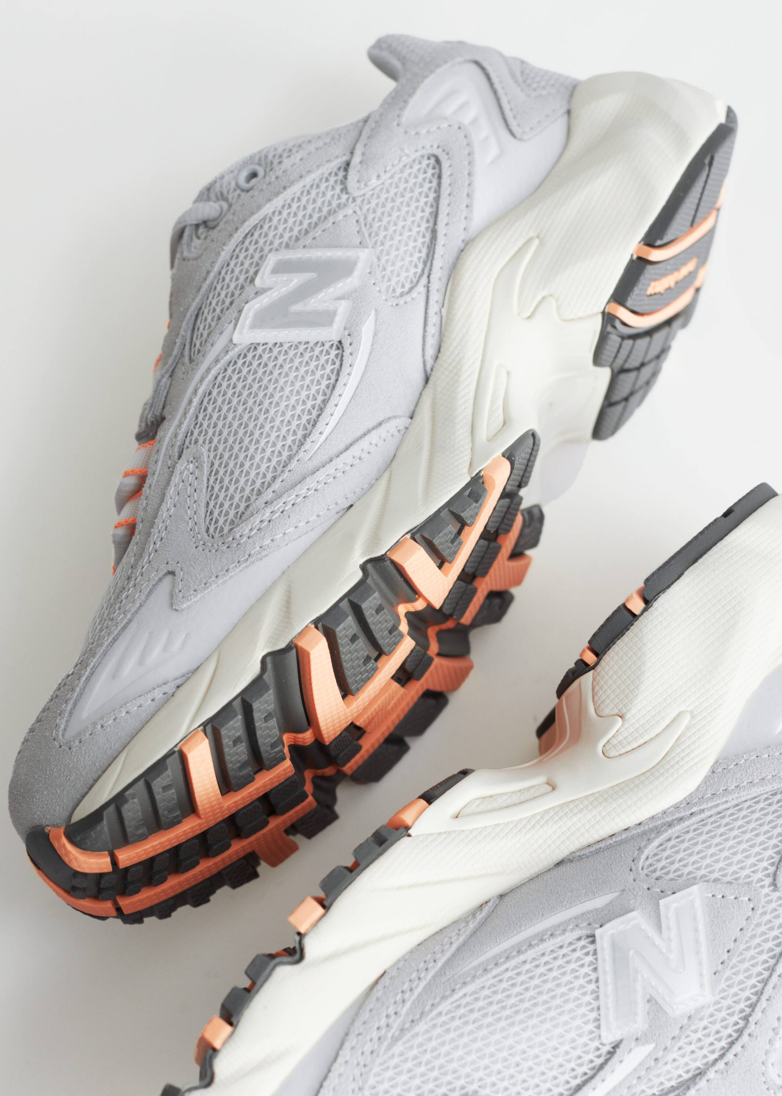 New Balance 725 Sneakers - {{variantName}} - Descriptive Detail