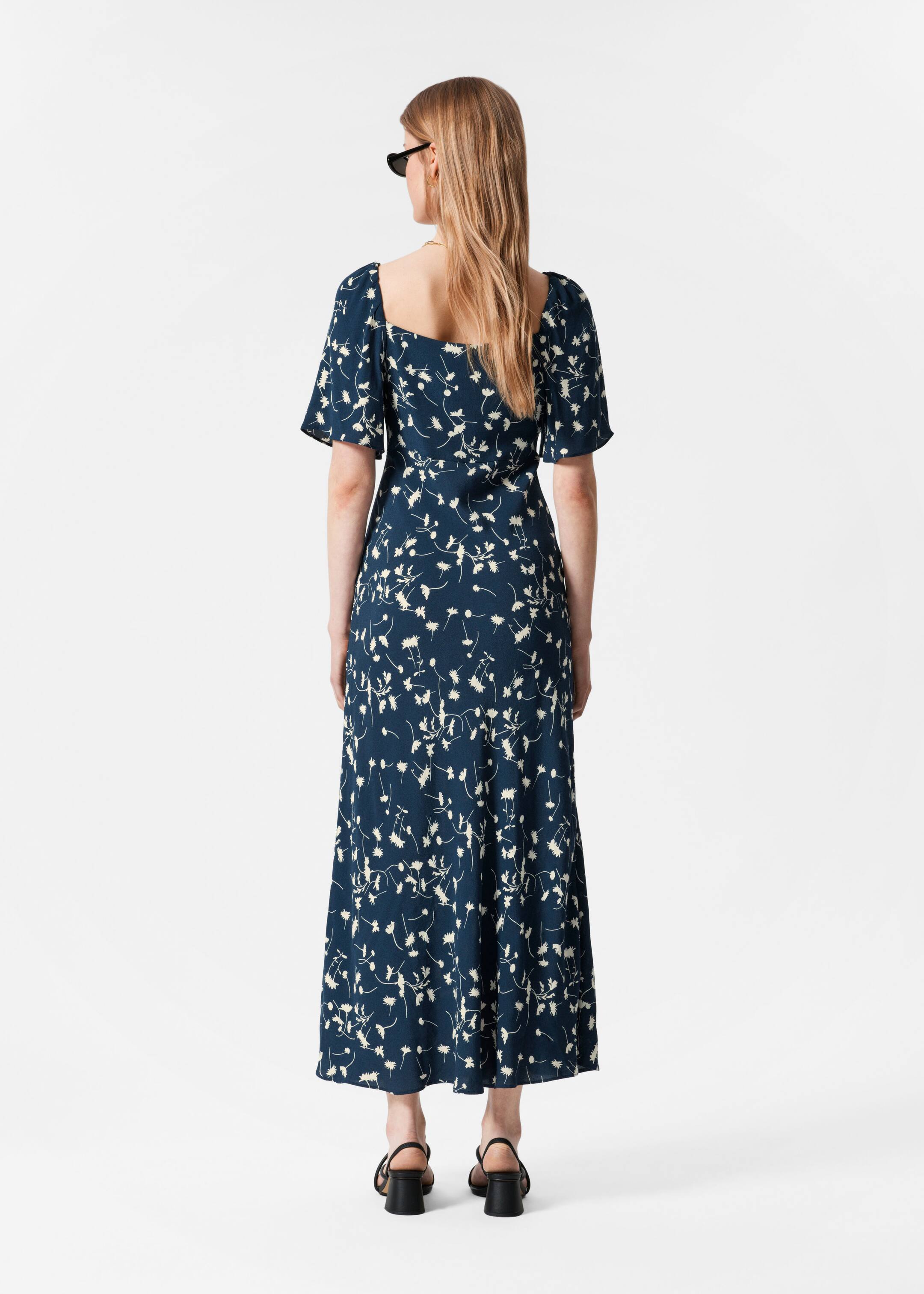 View larger image: Flutter-Sleeve Midi Dress - Navy/White Floral - Ladies | H&M GB 3