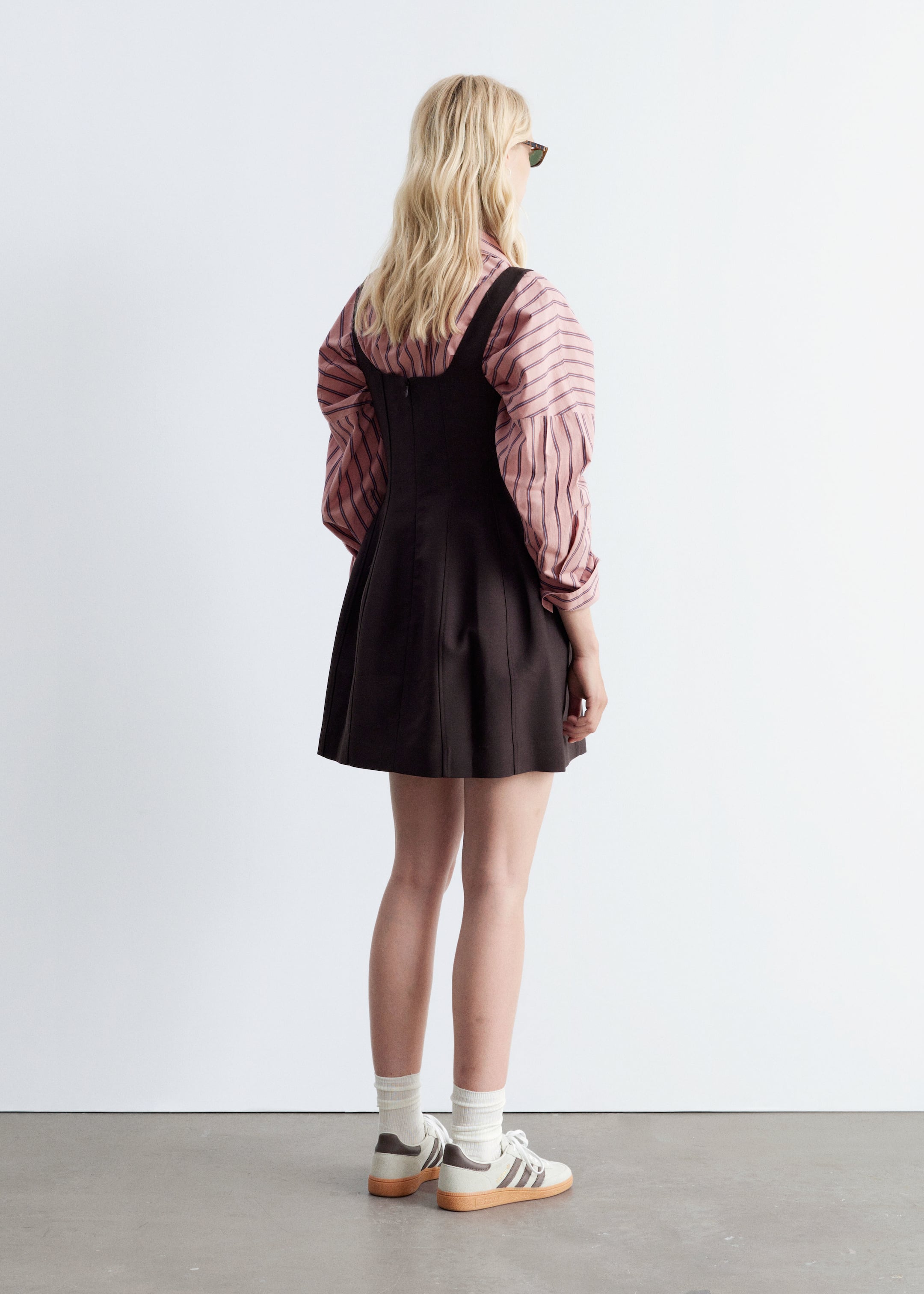 Visa större bild: Miniklänning - Mörkbrun - DAM | H&M SE 5