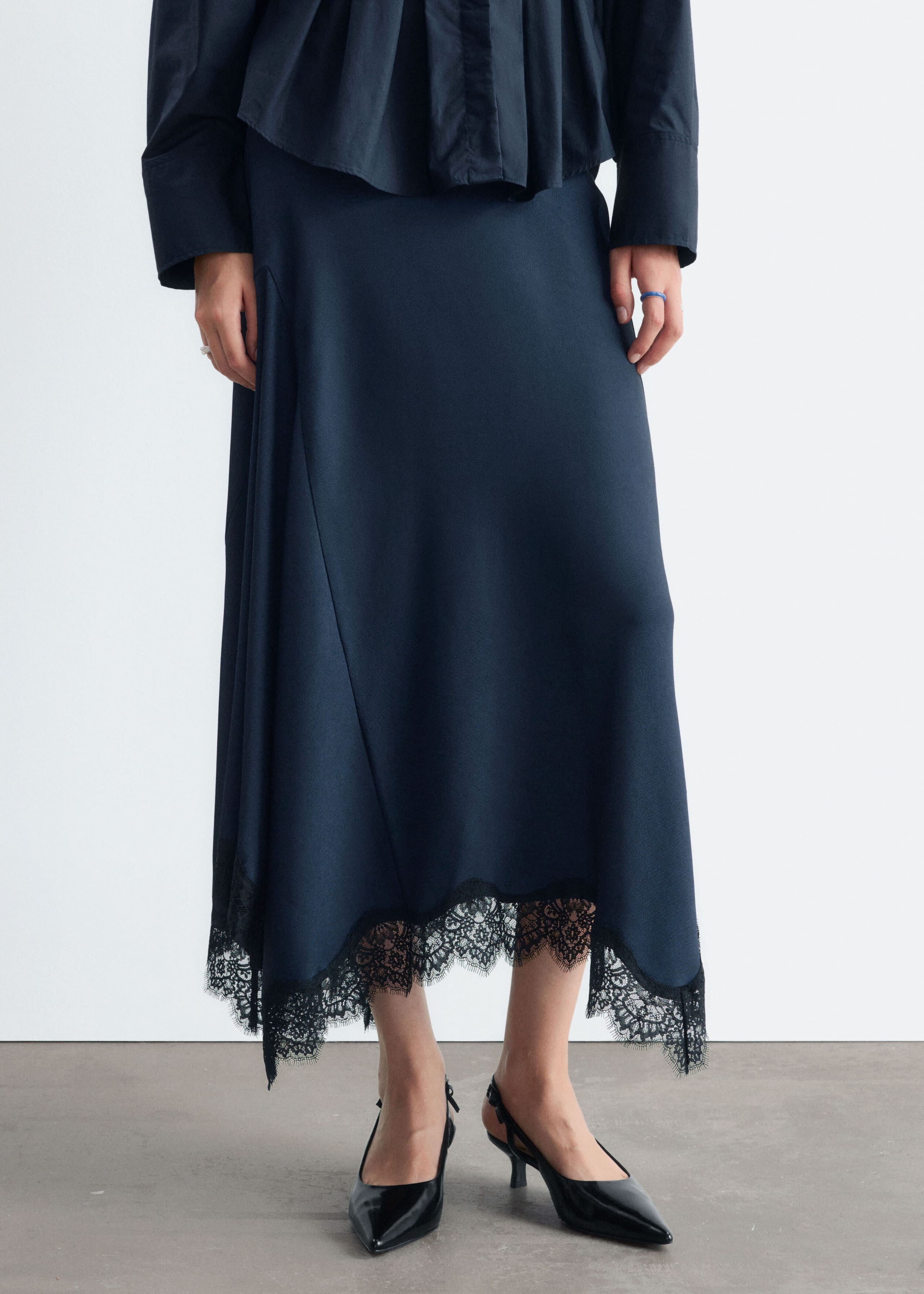 Gonna lunga con dettagli in pizzo - Blu scuro - Lookbook