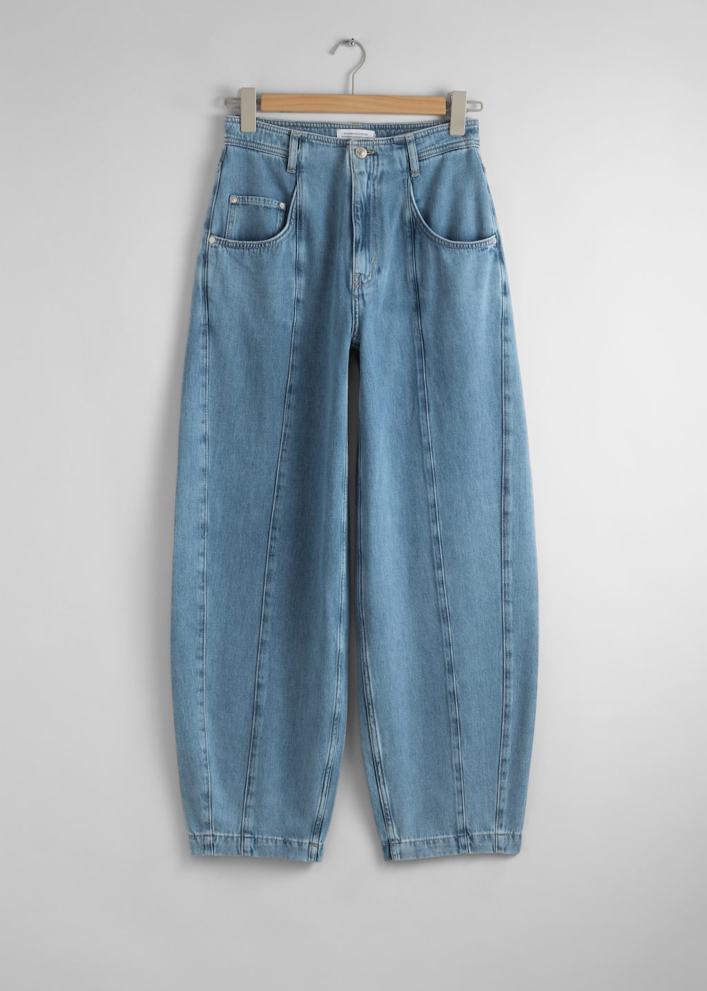 High-Waist Barrel-Leg Jeans - Light Blue - Still Life