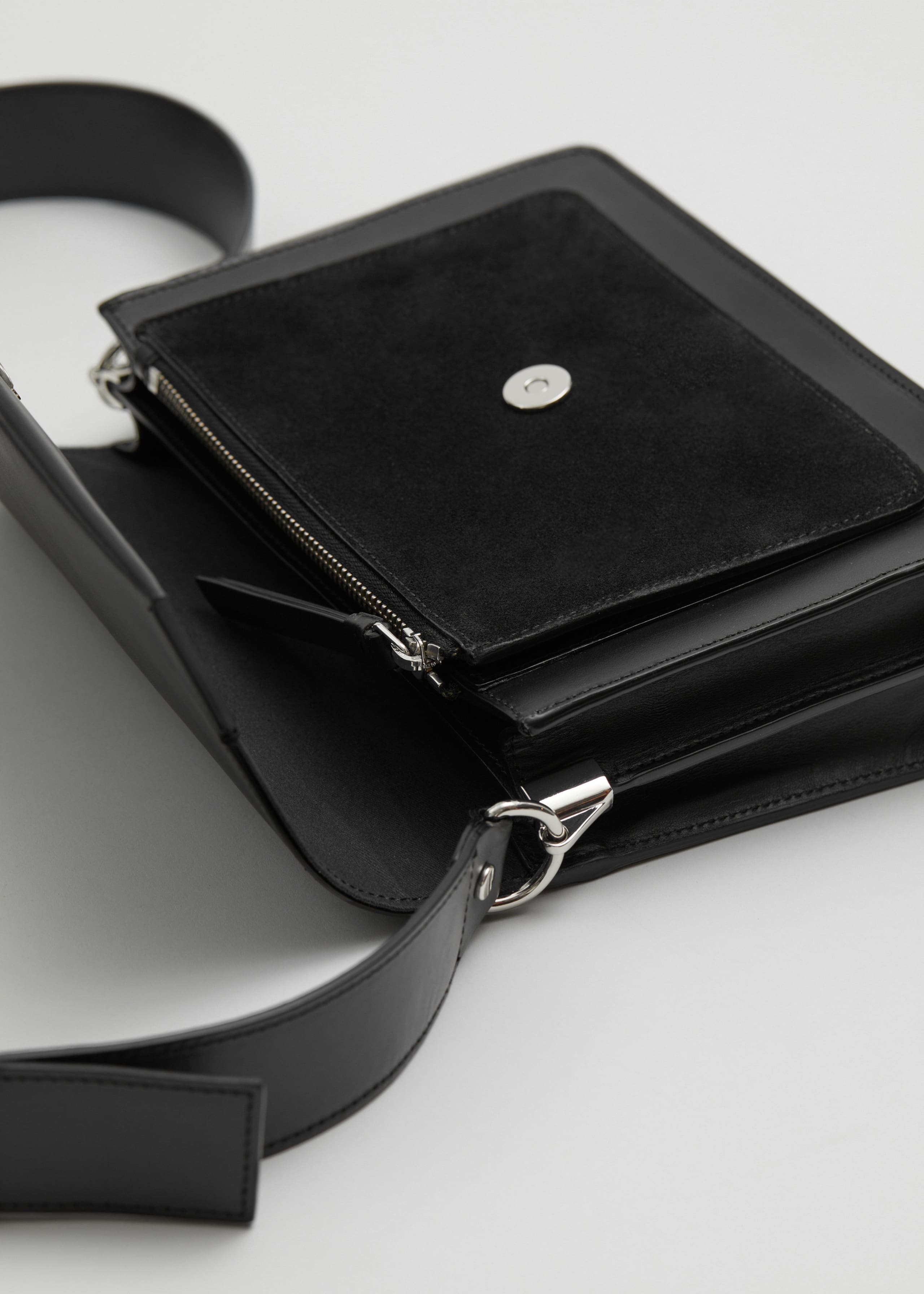 Borsa a tracolla in pelle - {{variantName}} - Descrizione dettagliata