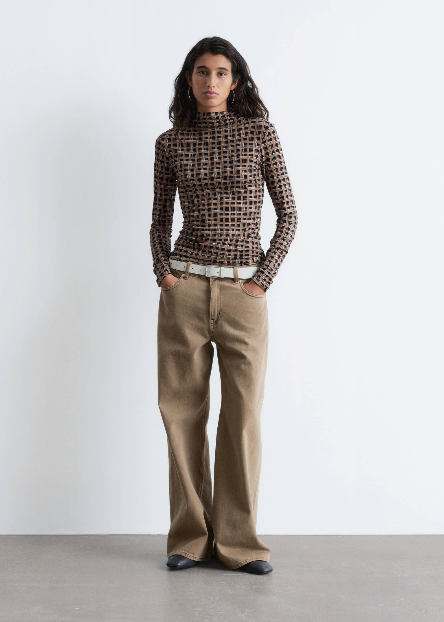 Oberteil mit Stehkragen - Schwarz/Braun Kariert/Braun/Leopardenmuster/Beige bedruckt/Dunkelbraun/Schwarz/Beige gestreift - 1
