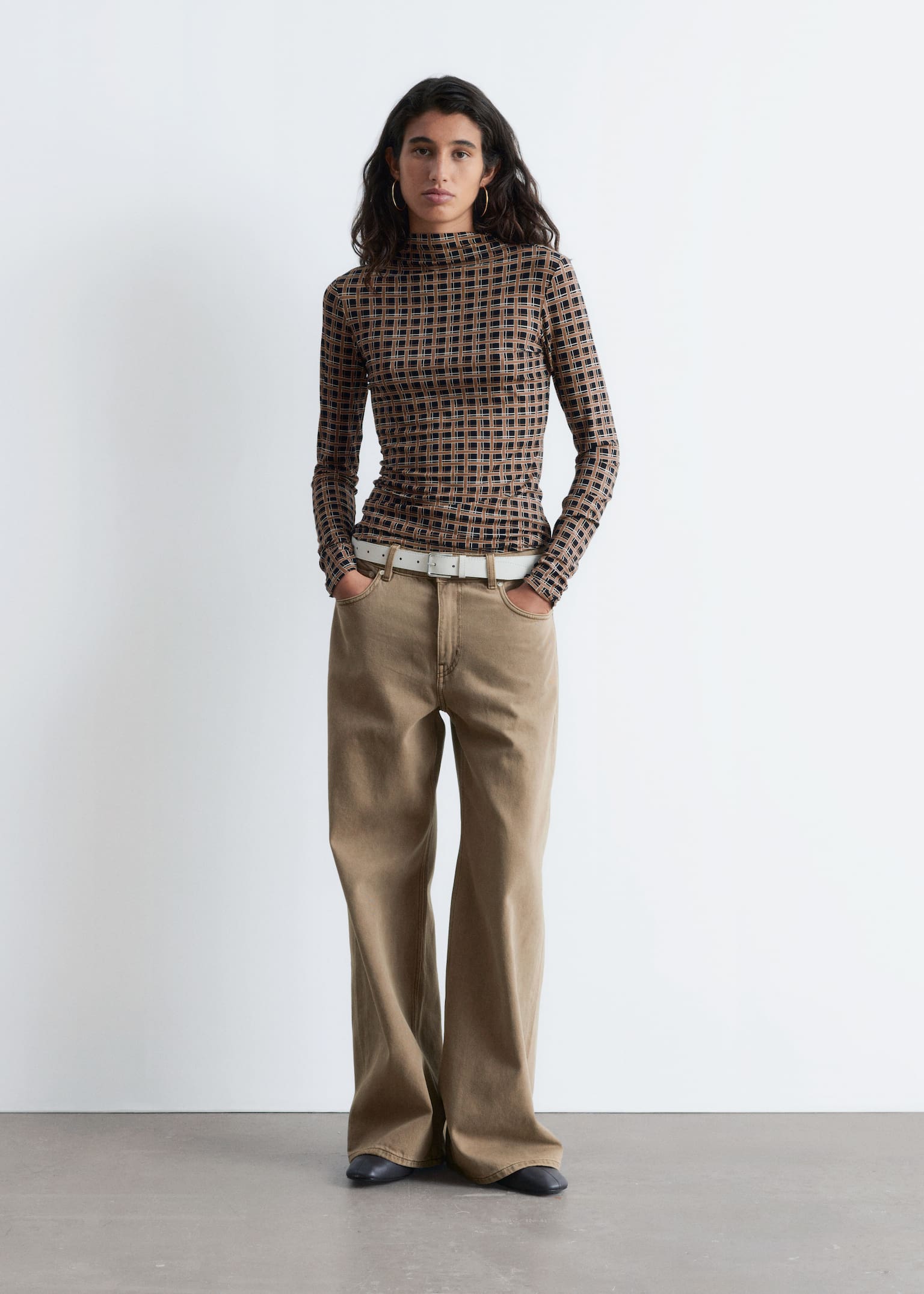 Maglia con collo a lupetto - Motivo a quadri nero/marrone/Righe nero/beige/Marrone scuro/Beige con stampa