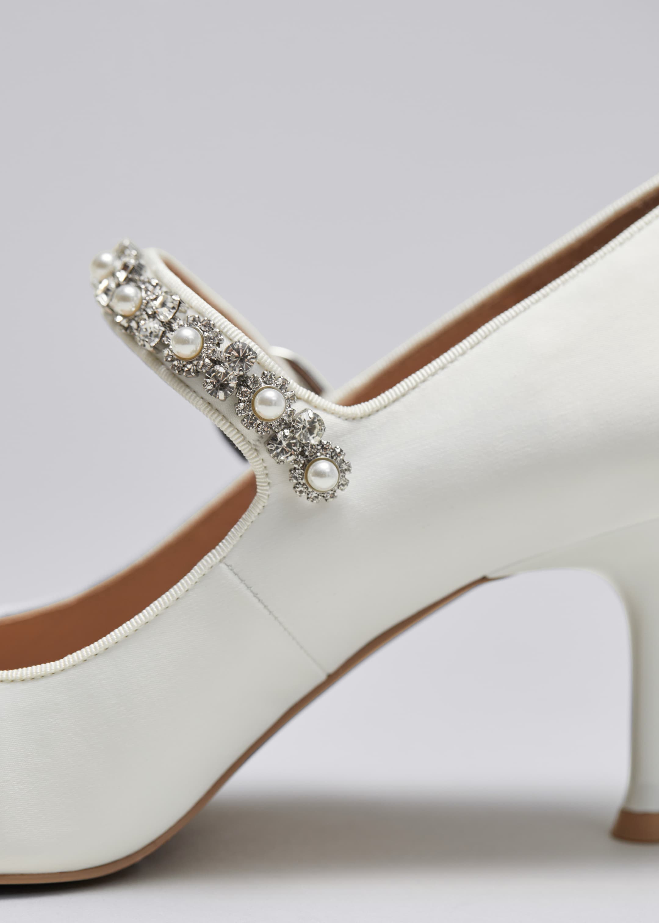 Größeres Bild ansehen: Verzierte Satin-Pumps - Weiß - Ladies | H&M DE 4