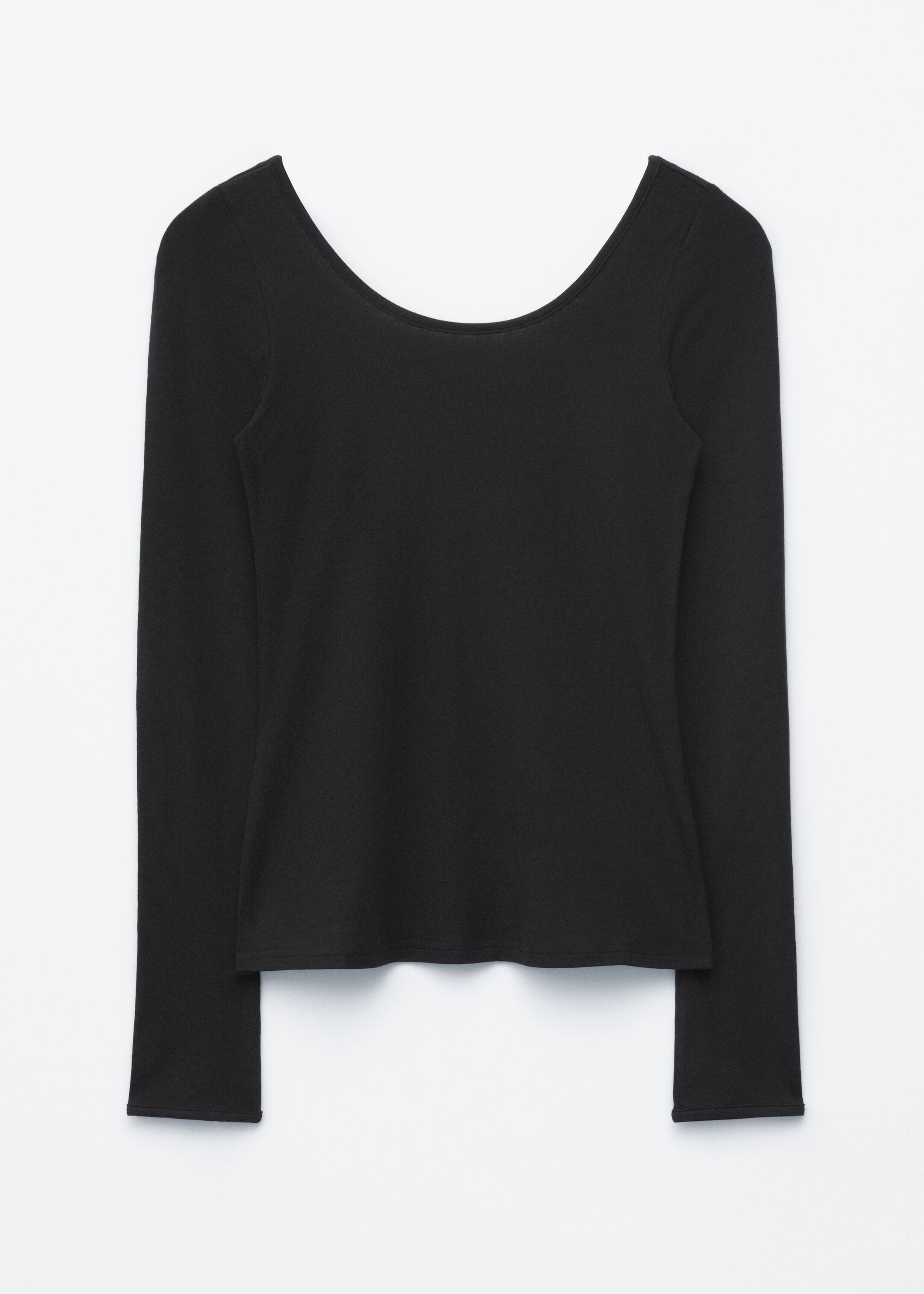 Näytä suurempi kuva: Musta pitkähihainen paita esitetään edestä, ja siinä on syvä pyöreä pääntie. Paidassa on sileä pinta ja istuva siluetti.
