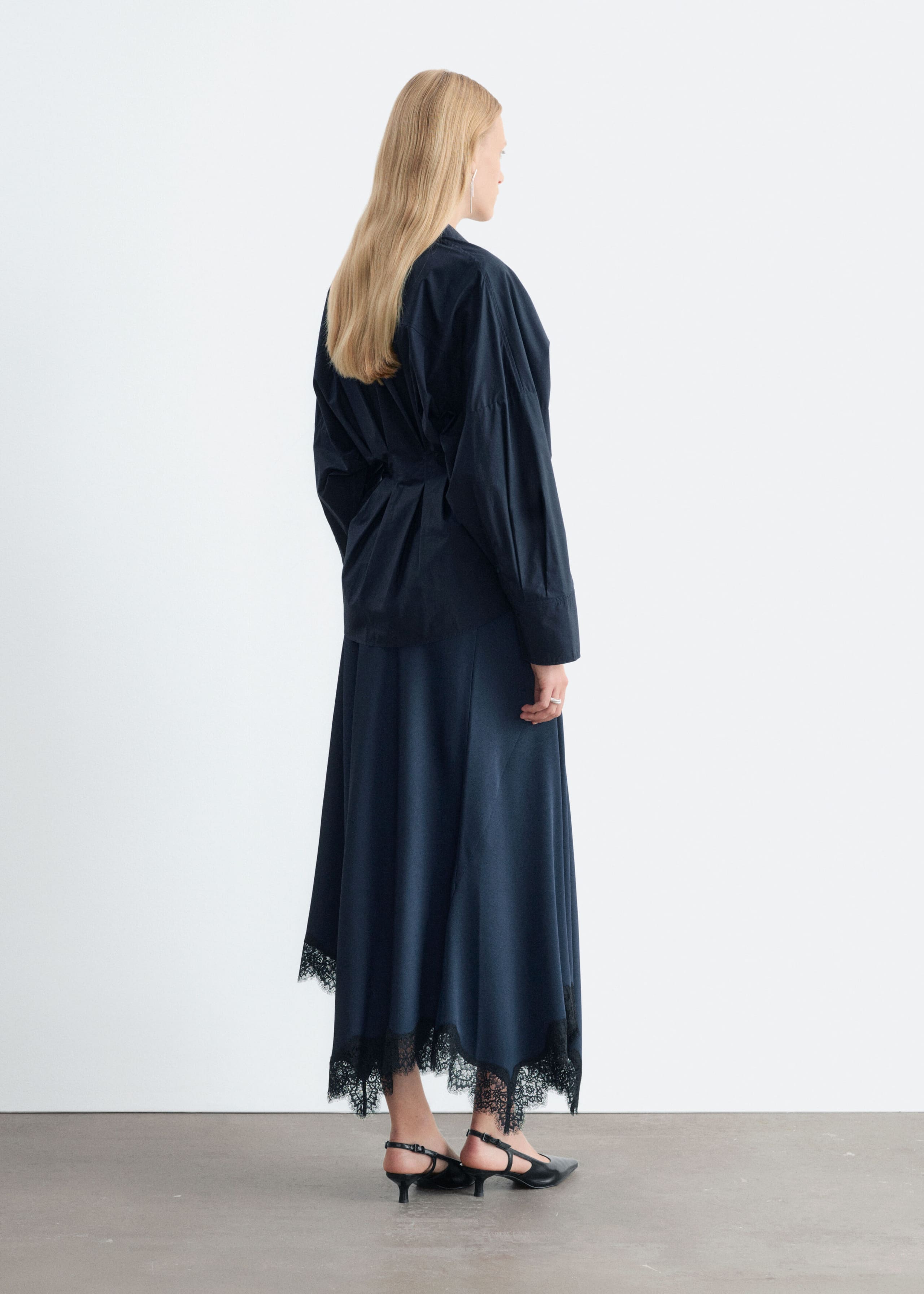 Gonna lunga con dettagli in pizzo - Blu scuro - Lookbook