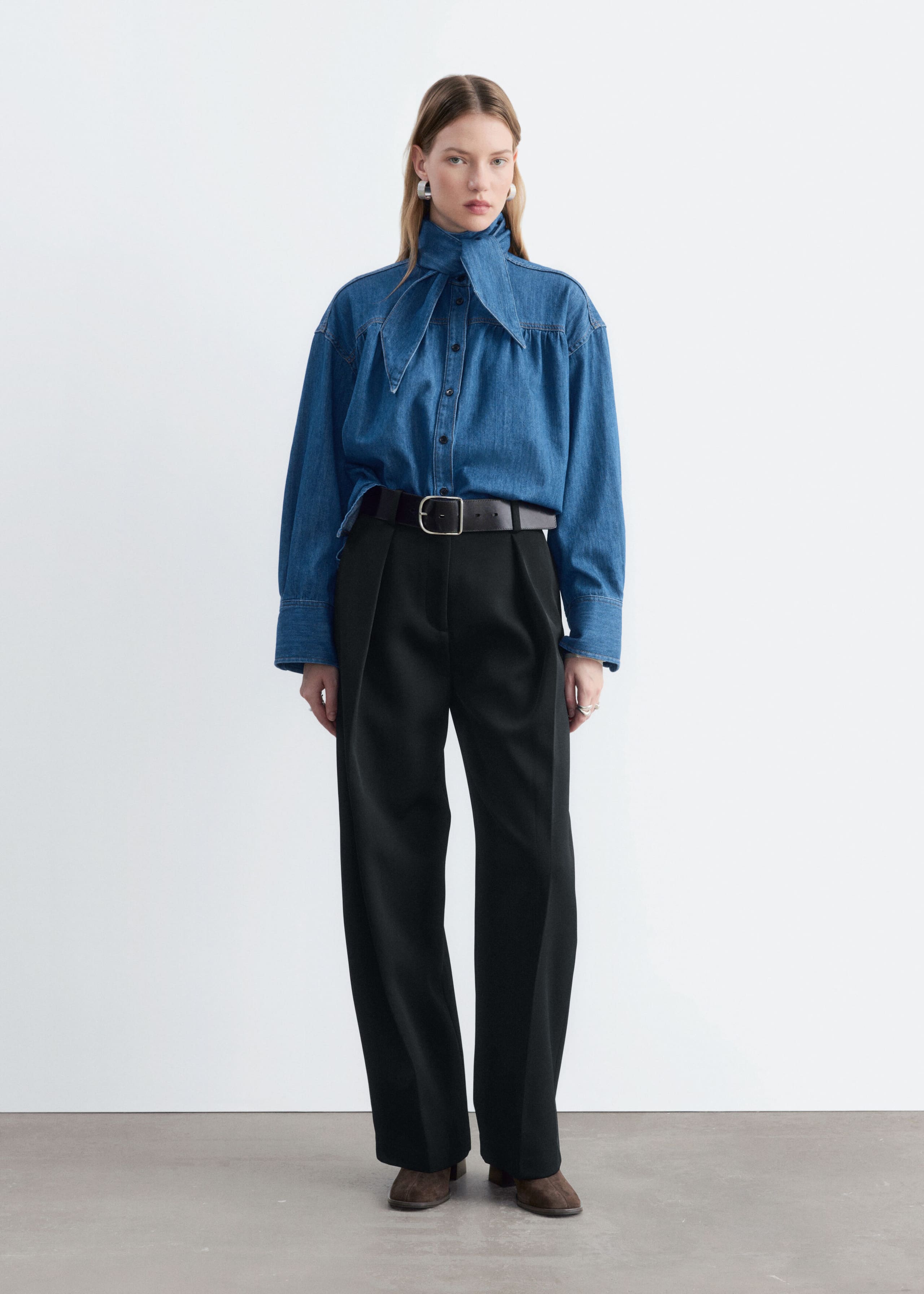 Jeanshemd mit Schalkragen - Blau - Lookbook
