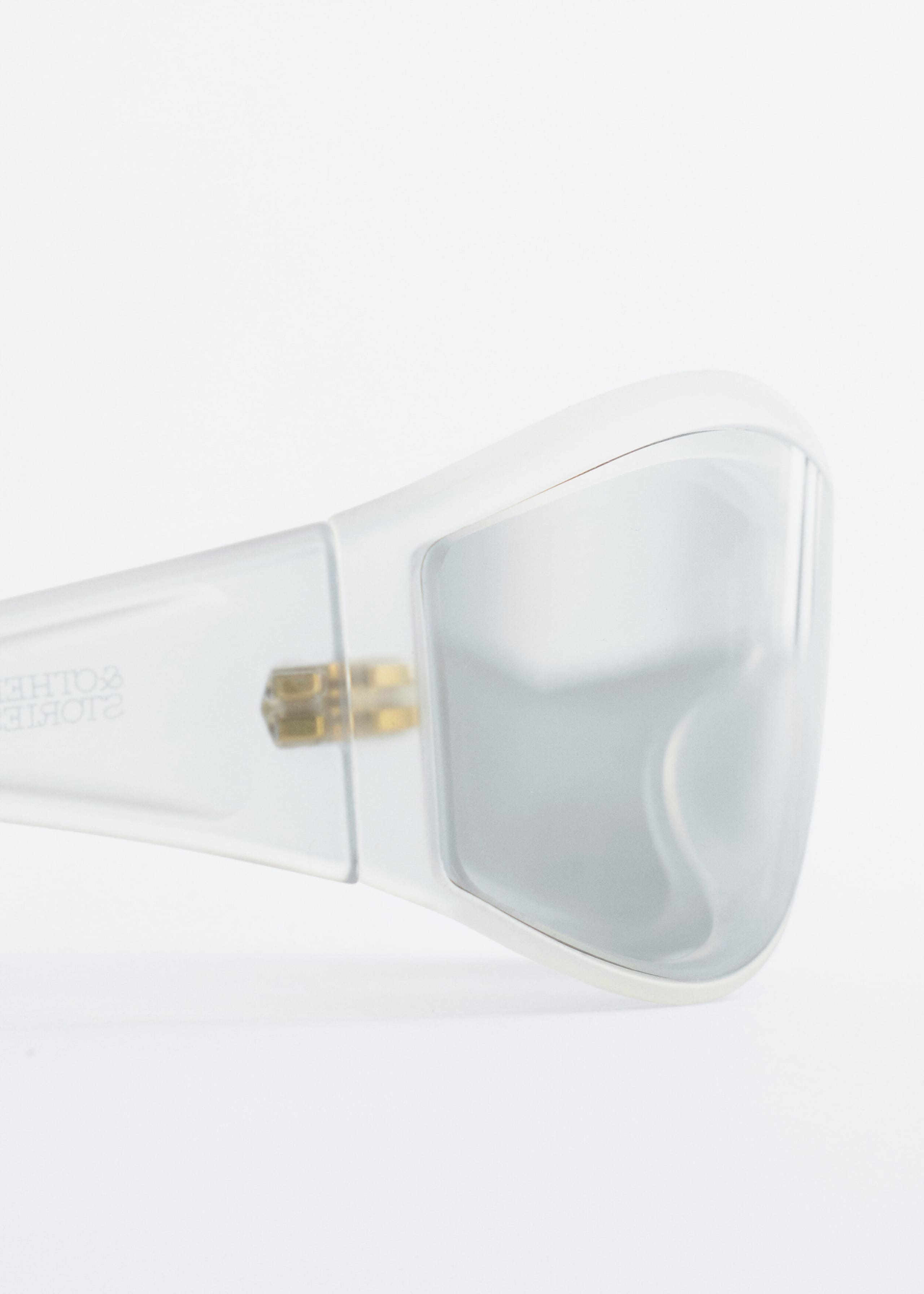 Image of Bold Oval Frame Sunglasses