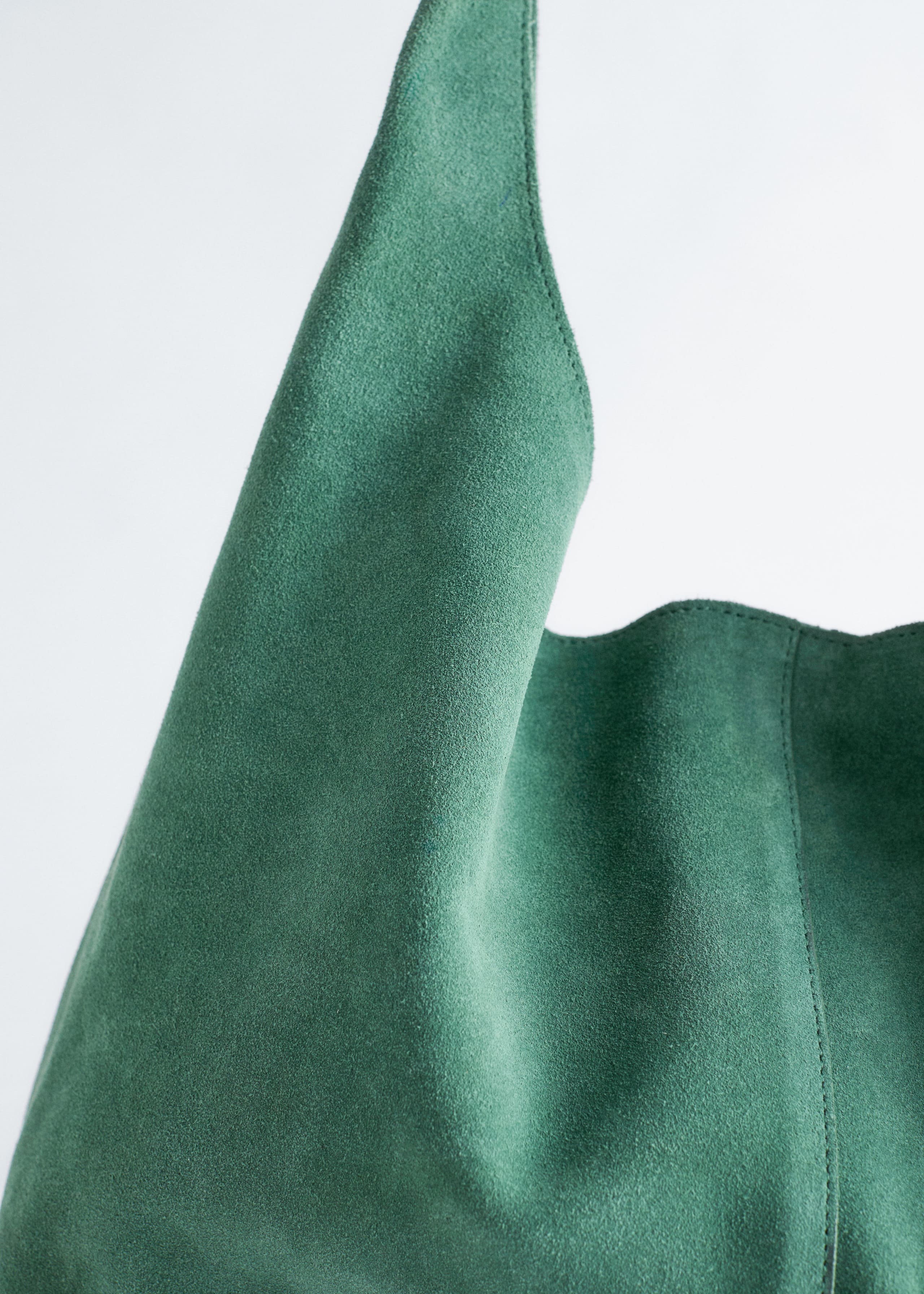 Image of Große Tragetasche aus Veloursleder