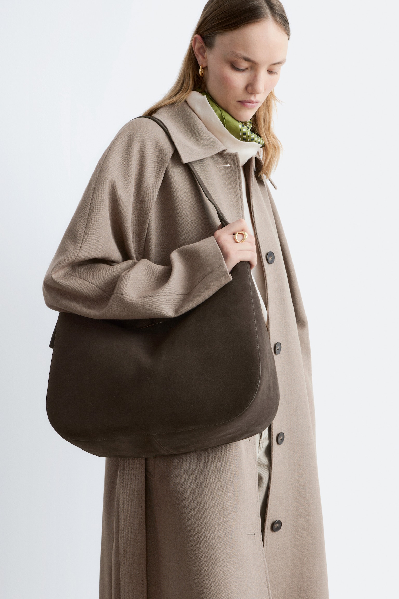 Zamszowa torebka na ramię - Ciemnobrązowy/Zamsz w kolorze khaki - 1