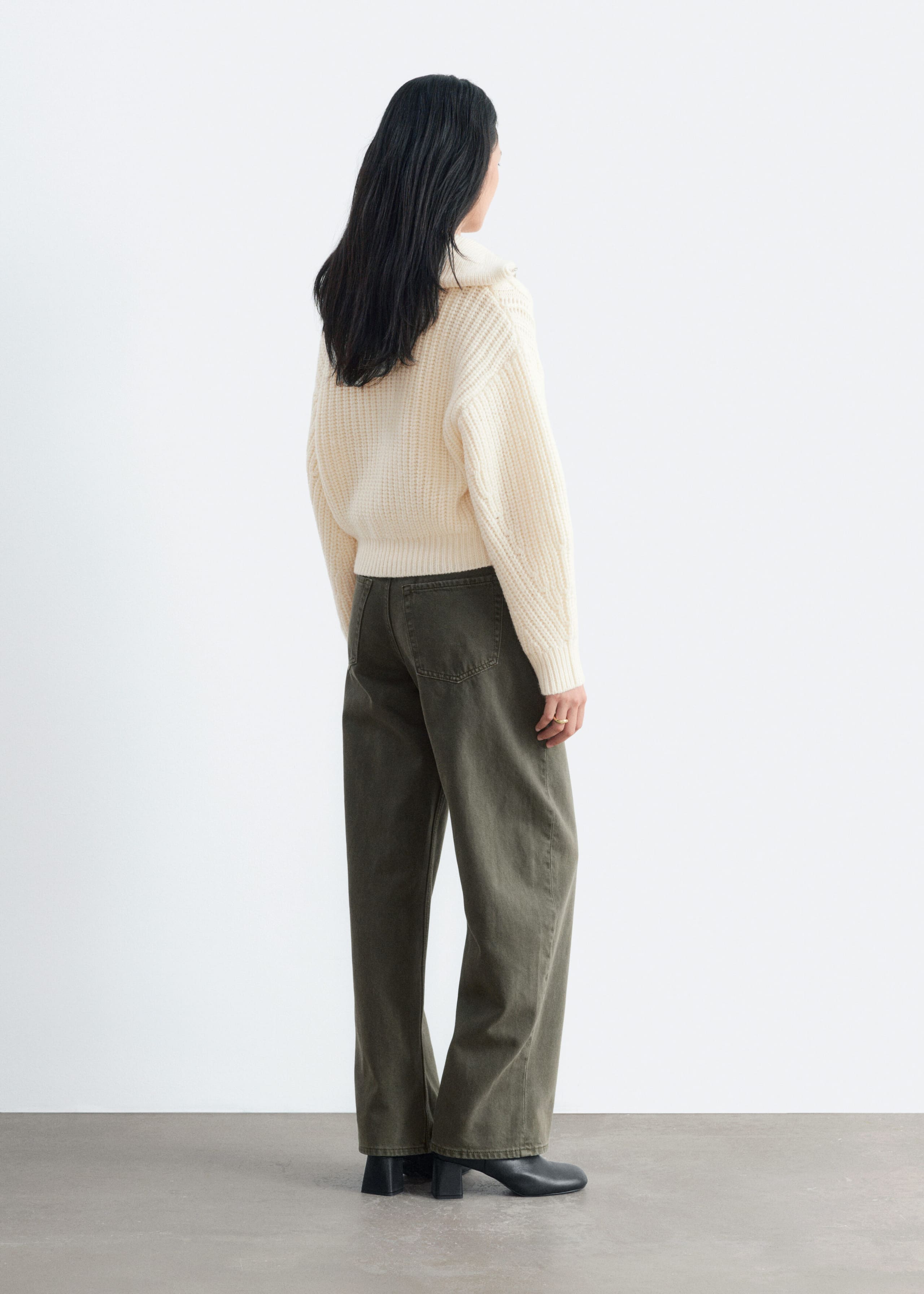 Barrel-Leg Jeans - Dark Green - Lookbook