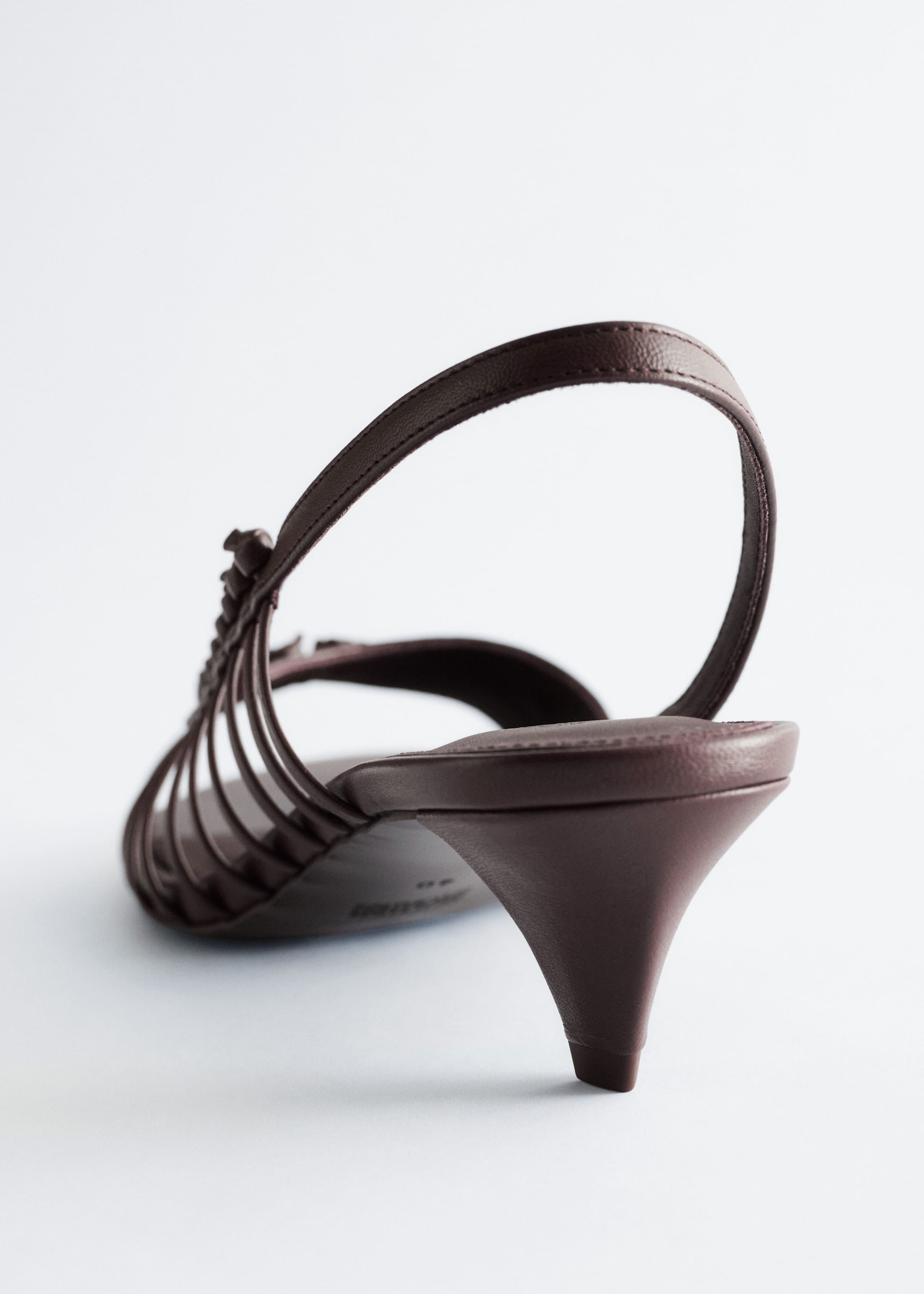Image of Sandali in pelle con cinturini