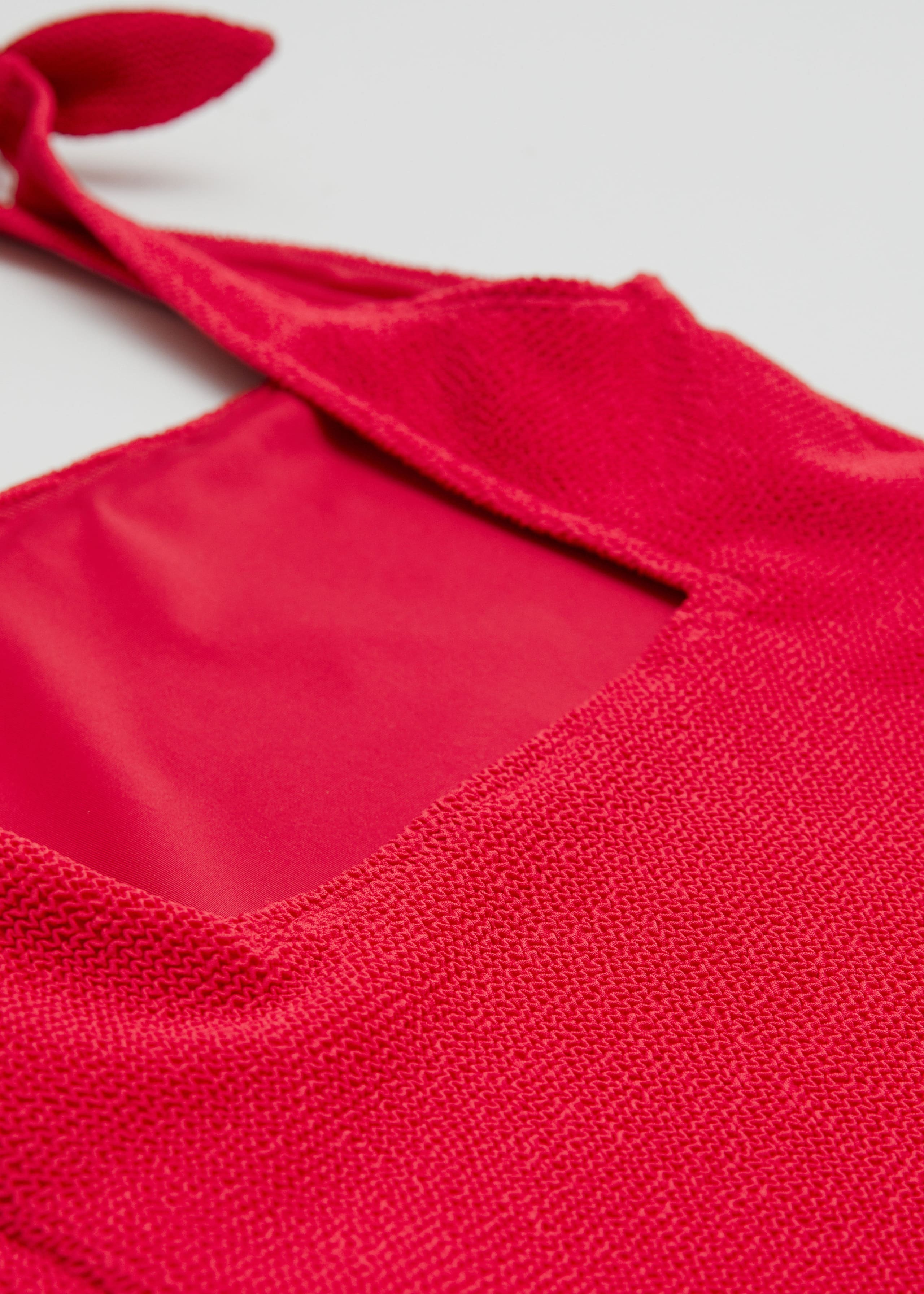 Traje de baño con lazo texturizado - {{variantName}} - Detalle descriptivo