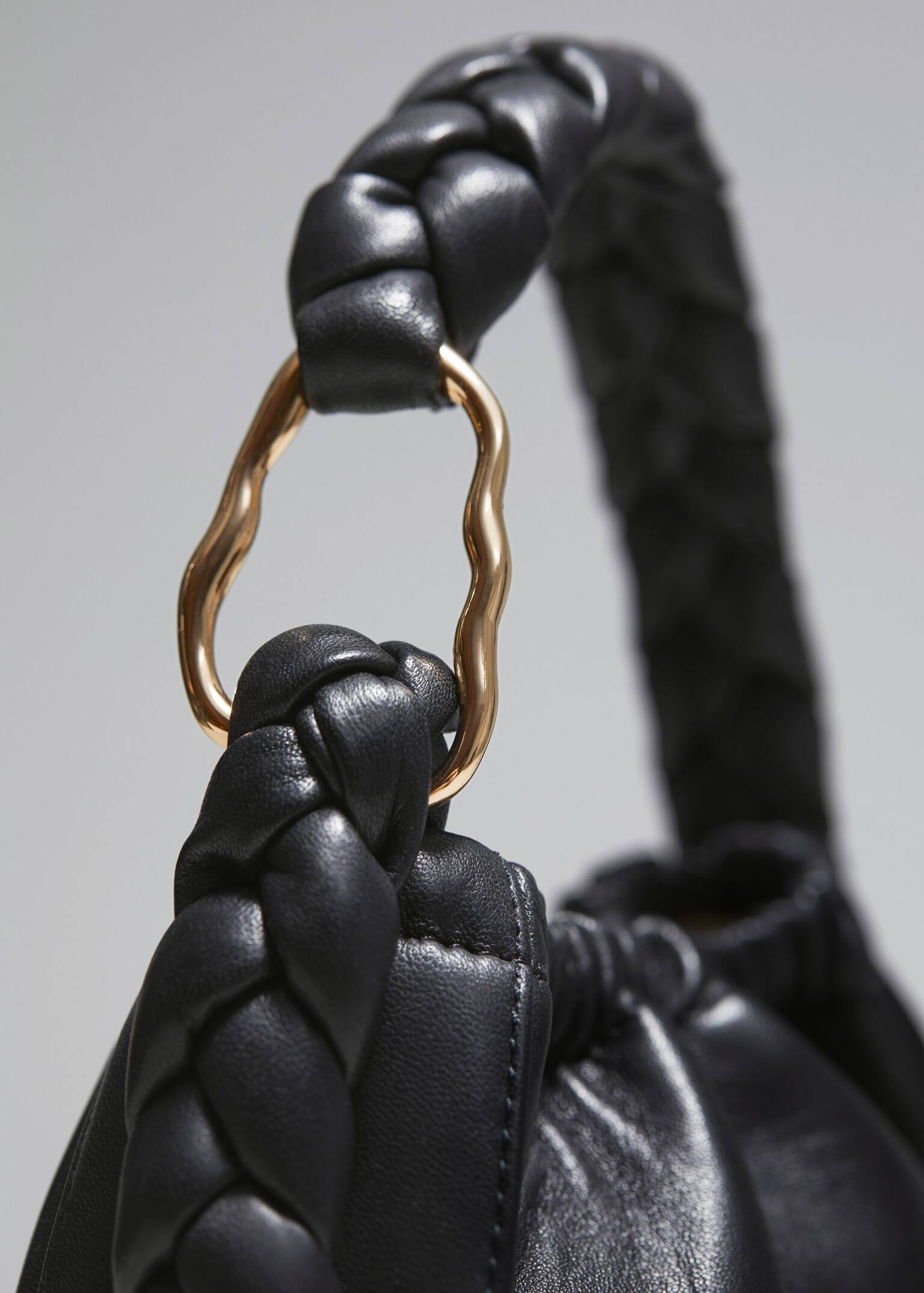 Beuteltasche aus geflochtenem Leder - Schwarz - 2