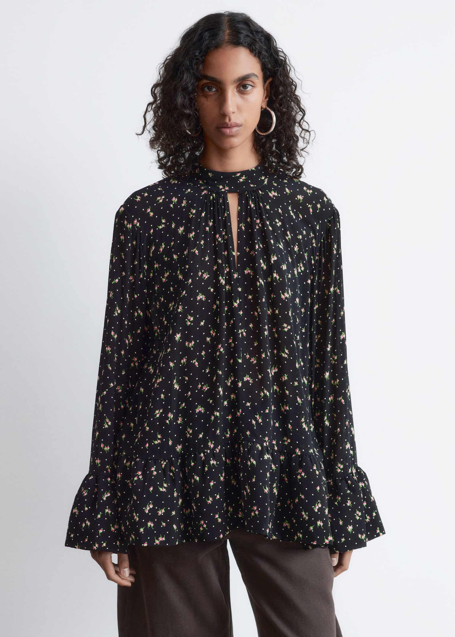 Blouse volantée à col montant - Noir à motif fleuri - 6