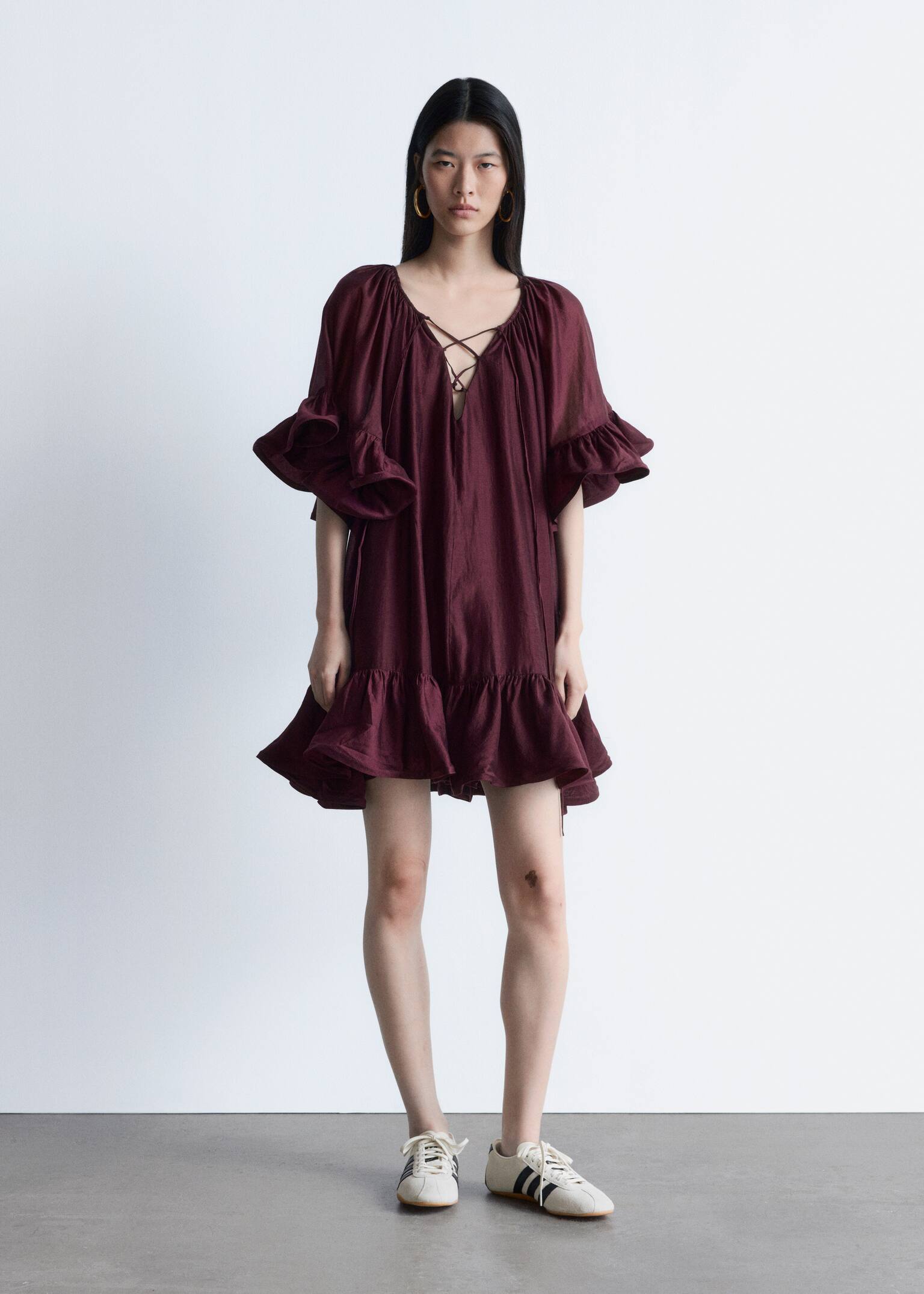 Robe courte à volants - Rouge foncé/Motif floral rose/rouge/Imprimé vert - 6