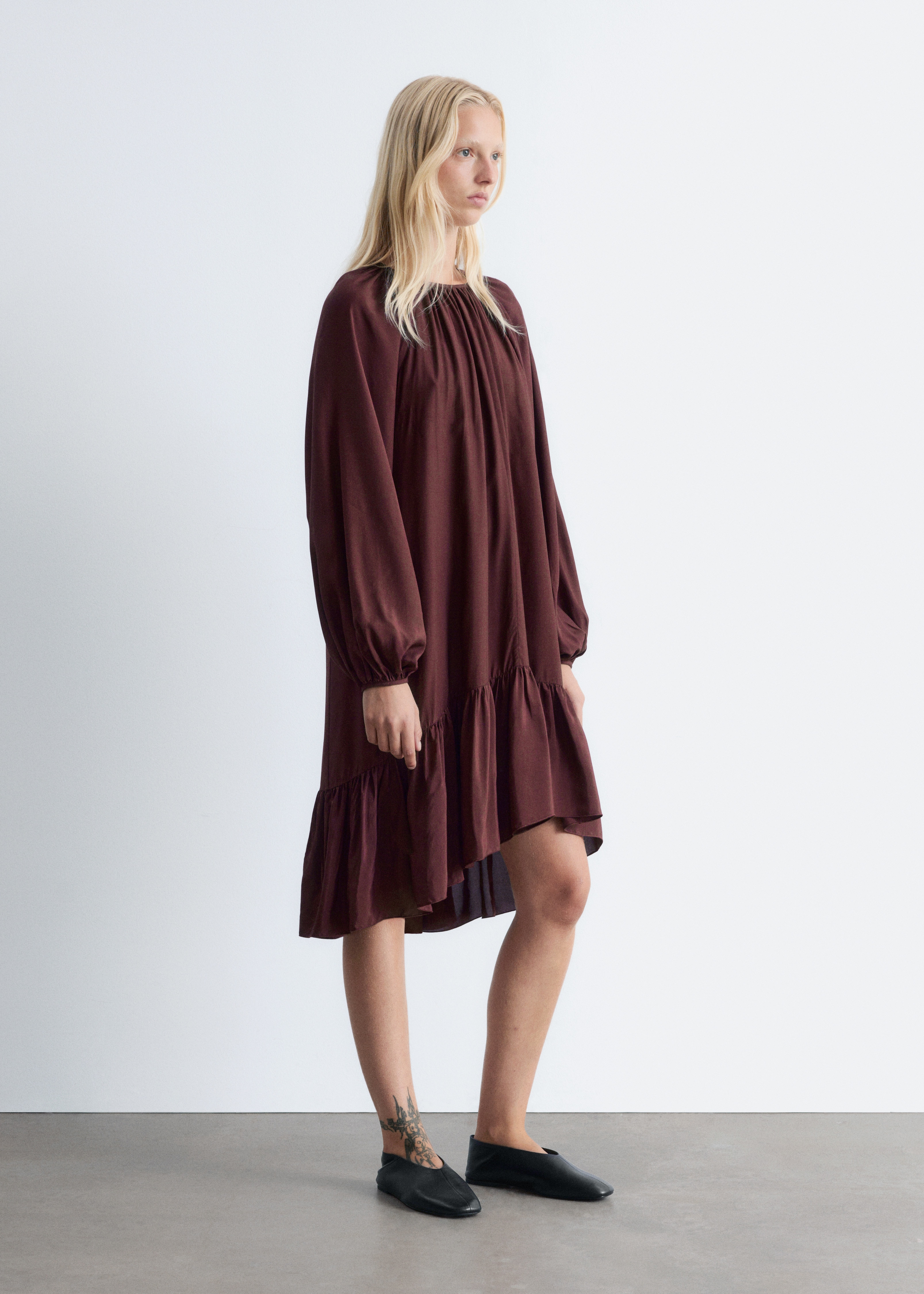 Rochie Mini cu Mâneci Balon și Volane - Roșu închis/Negru