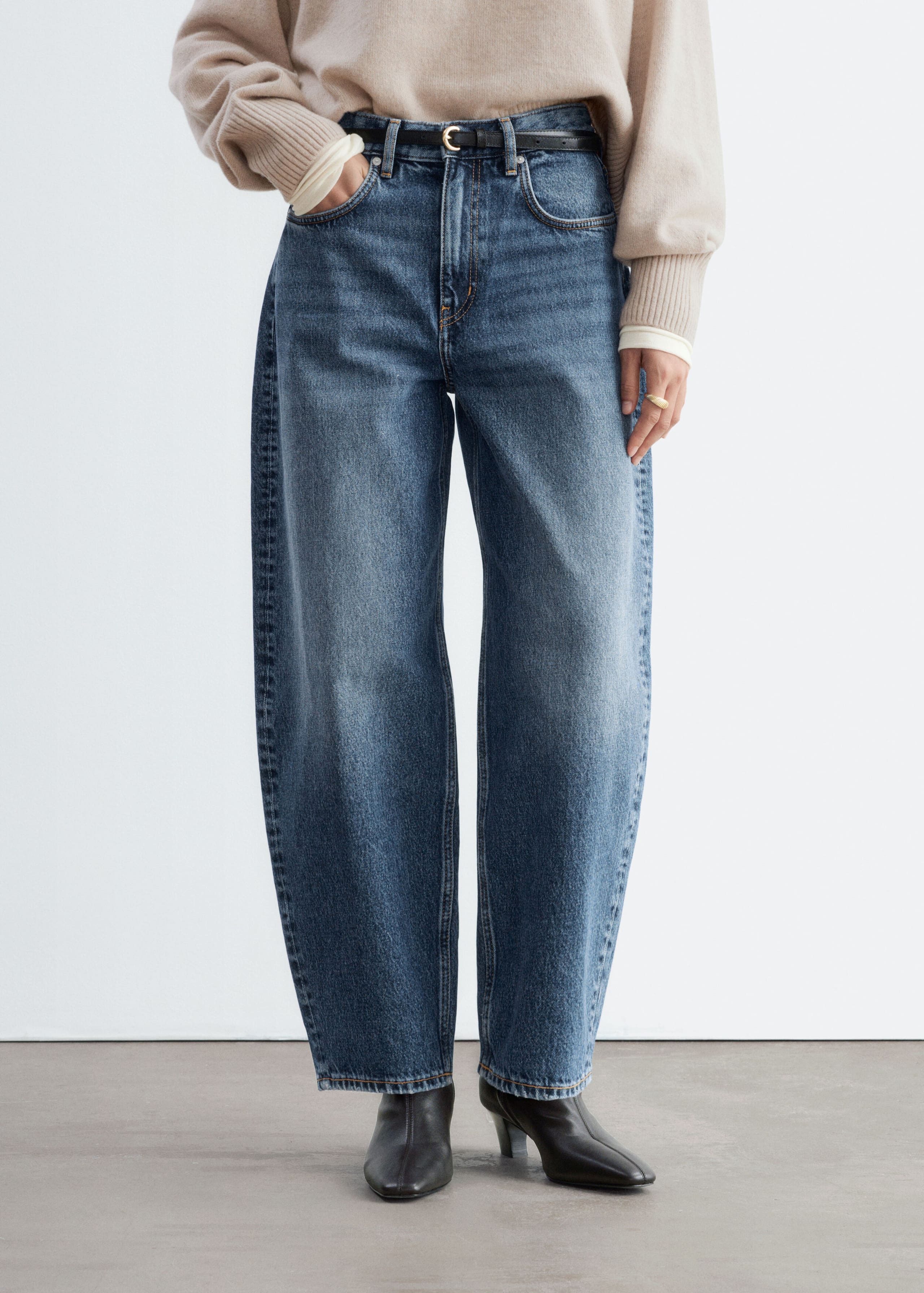 Barrel-Leg Ankle Jeans - Washed Blue - Lookbook