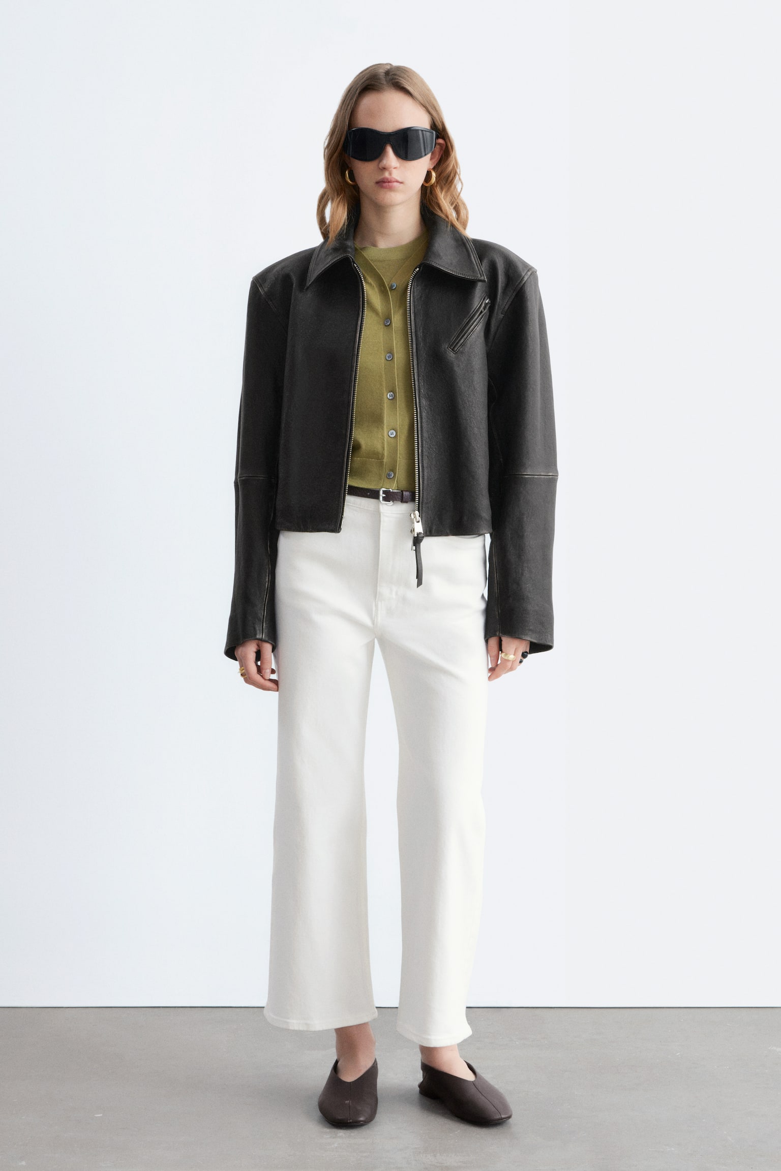 Verkürzte Jeans mit weitem Bein - Weiß/Mittelblau/Hellblau/Schwarz - 1